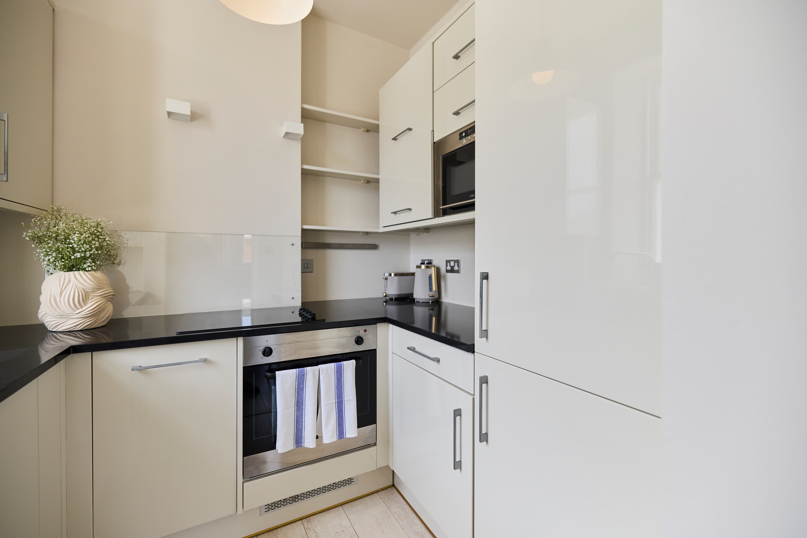 Olive Velvet & Marble - South Kensington in Queensberry Place 18 SW7 2EB - Property image 9 - VivreStays