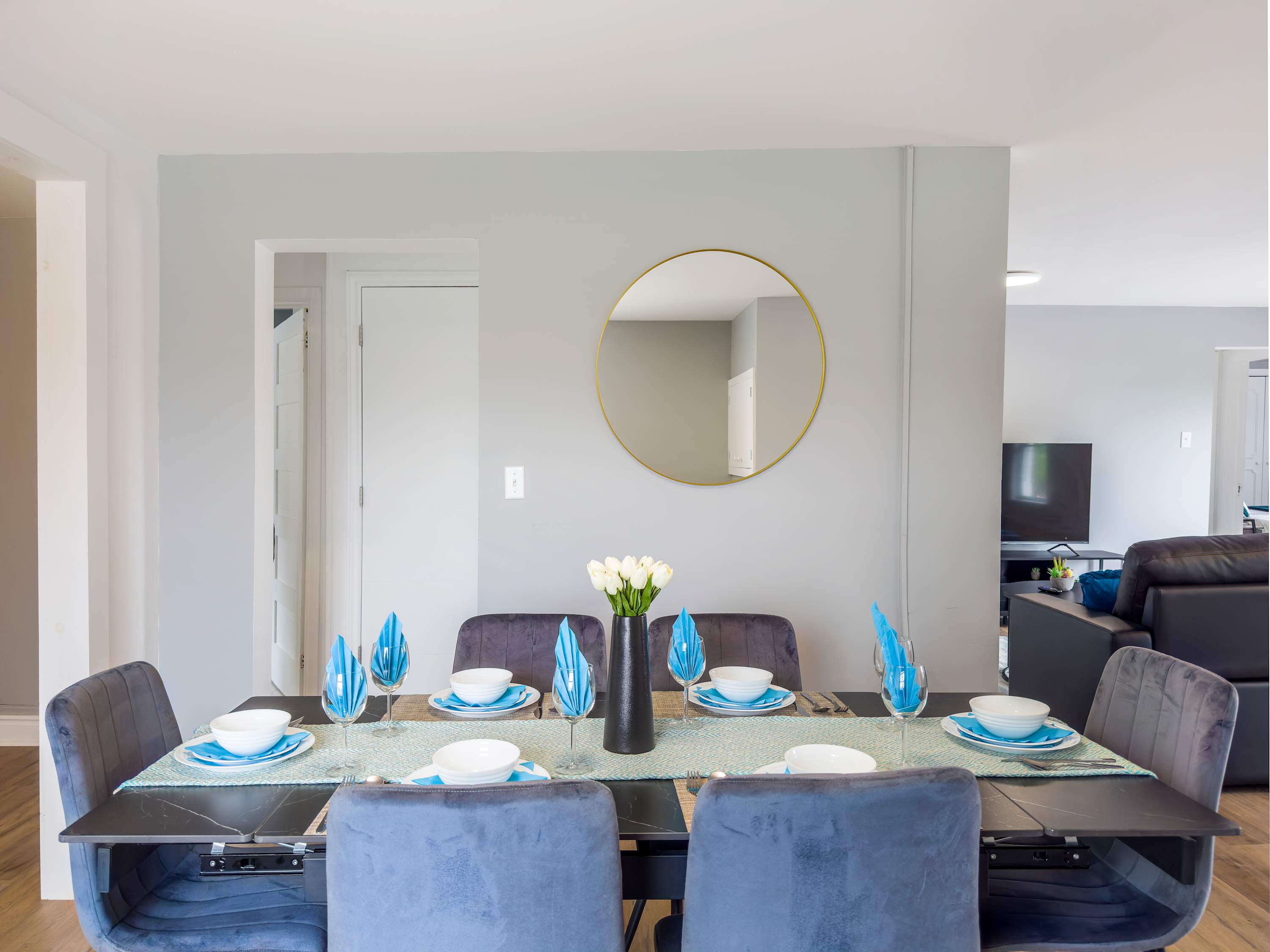 Large Capacity Dining Table