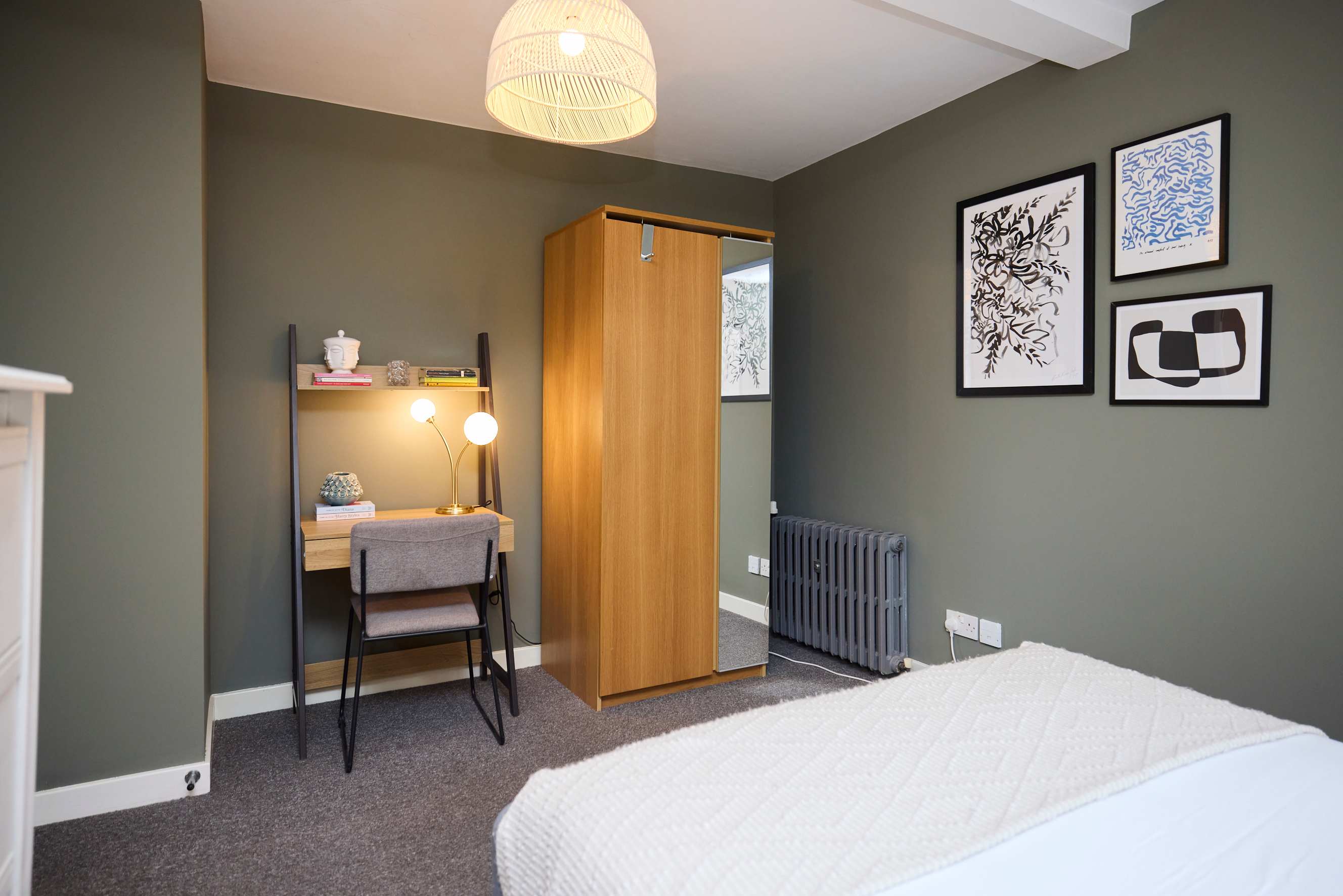 View Stoke Newington Olive Velvet Three-Bed in Pellerin Road 35 N16 8AY Stoke Newington Olive Velvet Three-Bed in Pellerin Road 35 N16 8AY - Property image 20 - VivreStays