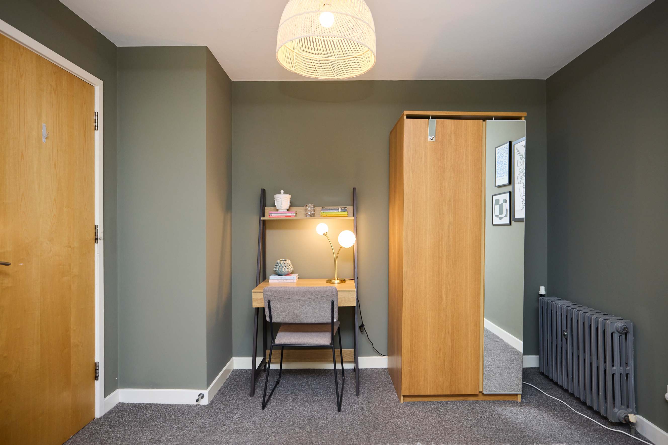 View Stoke Newington Olive Velvet Three-Bed in Pellerin Road 35 N16 8AY Stoke Newington Olive Velvet Three-Bed in Pellerin Road 35 N16 8AY - Property image 21 - VivreStays