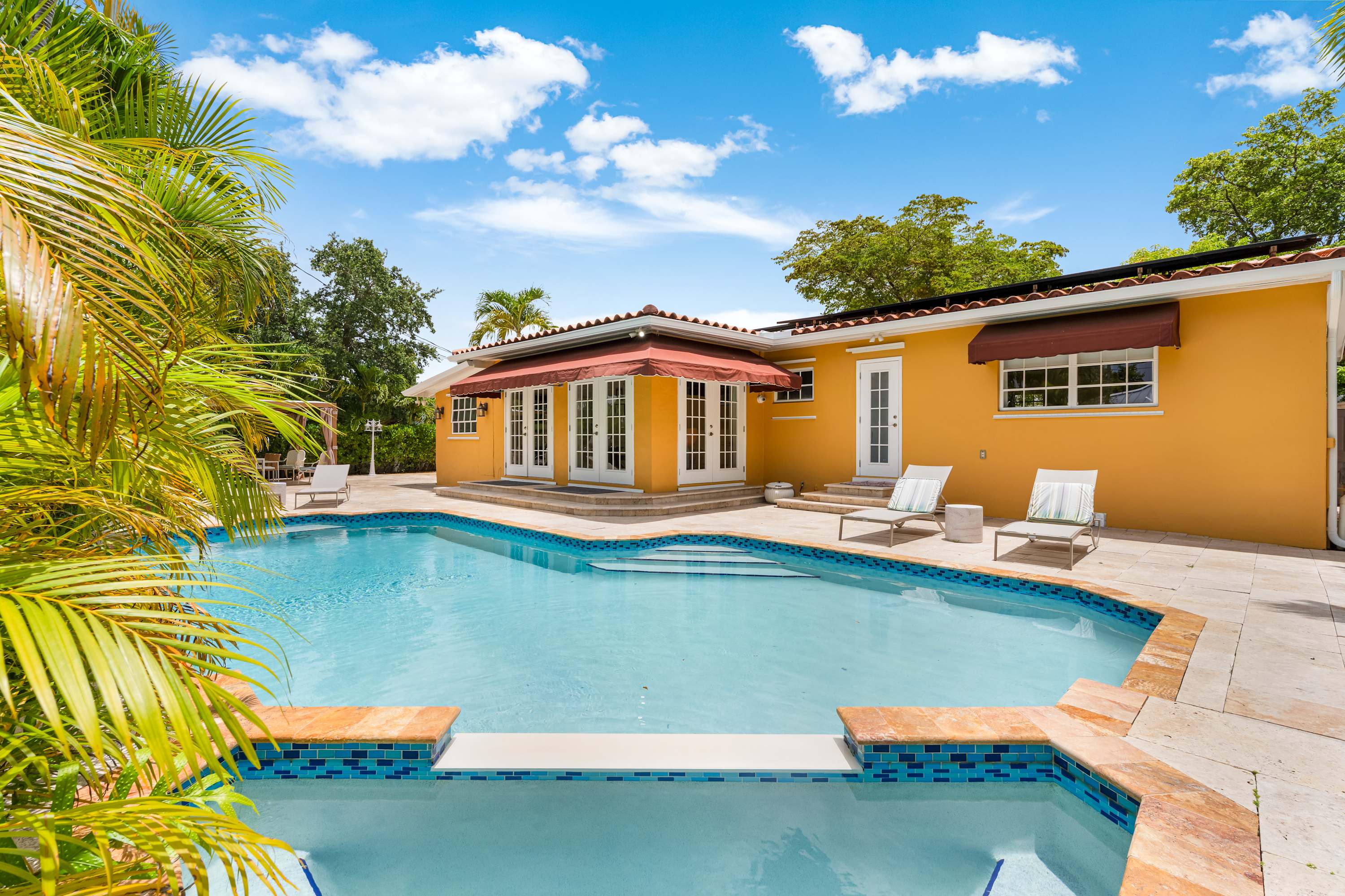 Cozy Retreat- Miami Springs Gem, Pool & Grill