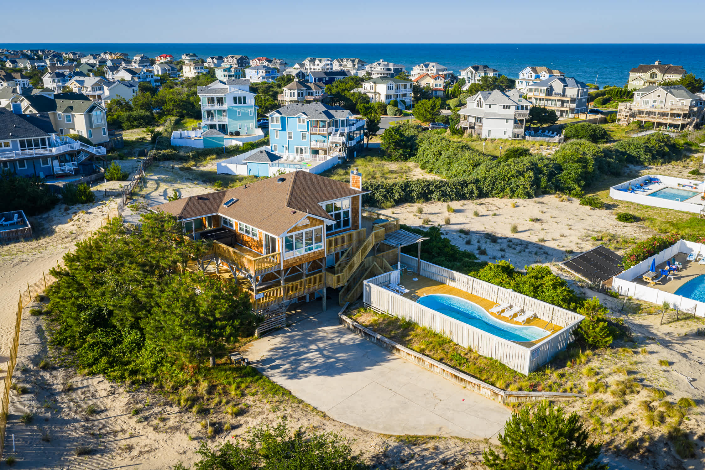 Coastal Luxe Near the Beach w Pool Hot Tub