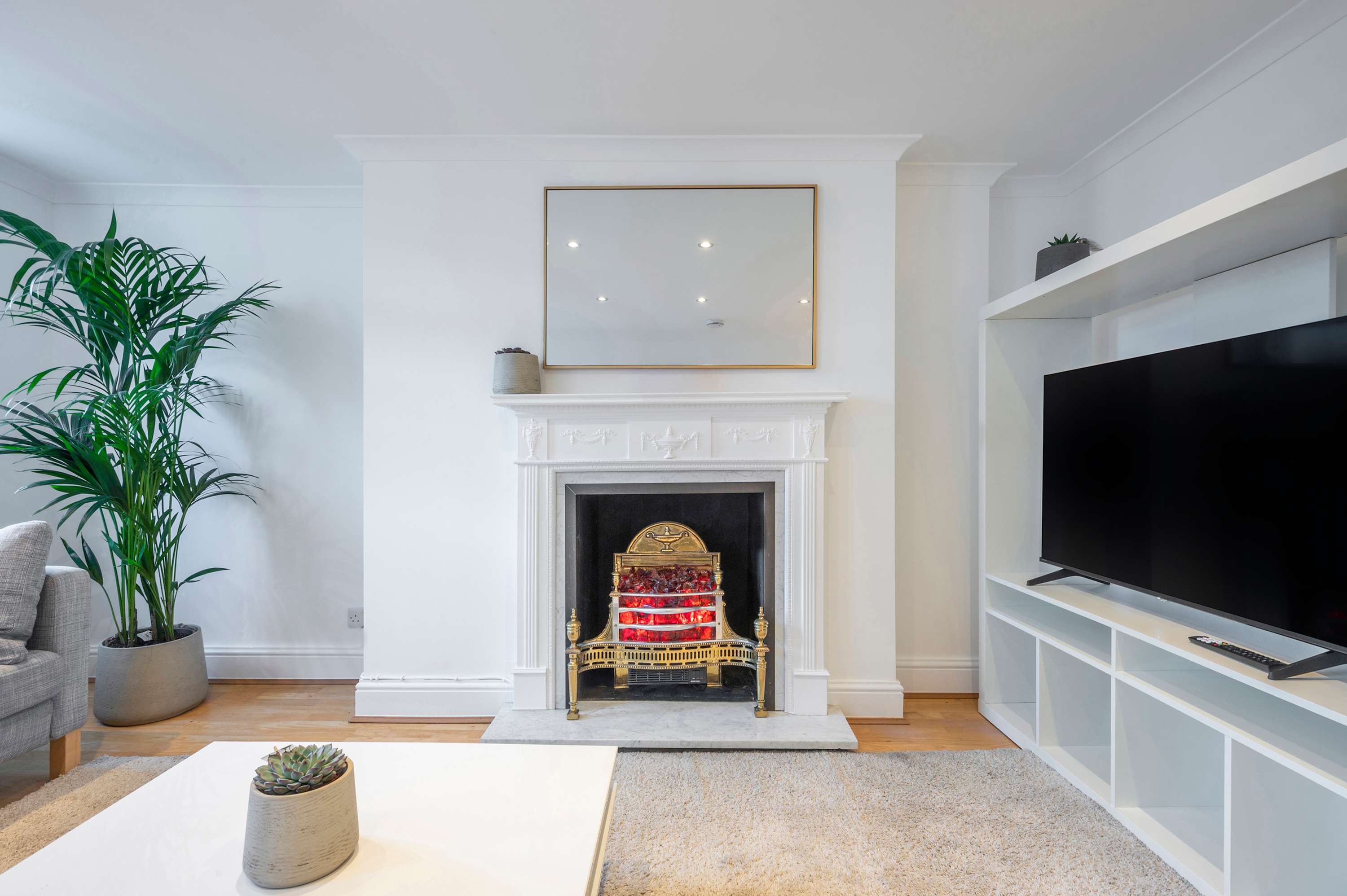 View 2-Bed Fitzrovia Flat Near Oxford Circus · Sleeps 4 in Fitzroy Street, 39E W1T 6DY 2-Bed Fitzrovia Flat Near Oxford Circus · Sleeps 4 in Fitzroy Street, 39E W1T 6DY - Property image 2 - VivreStays
