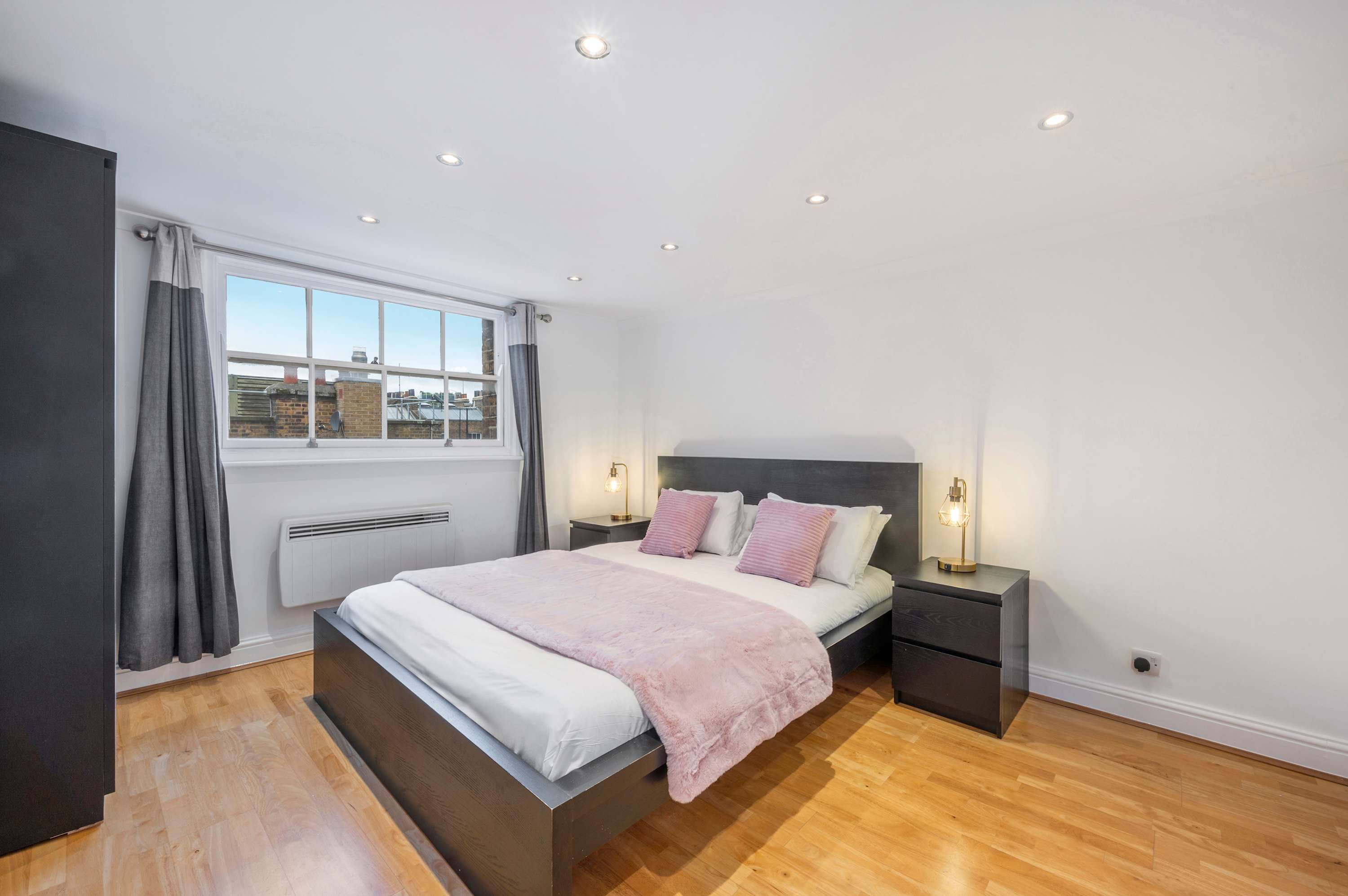 View 2-Bed Fitzrovia Flat Near Oxford Circus · Sleeps 4 in Fitzroy Street, 39E W1T 6DY 2-Bed Fitzrovia Flat Near Oxford Circus · Sleeps 4 in Fitzroy Street, 39E W1T 6DY - Property image 8 - VivreStays