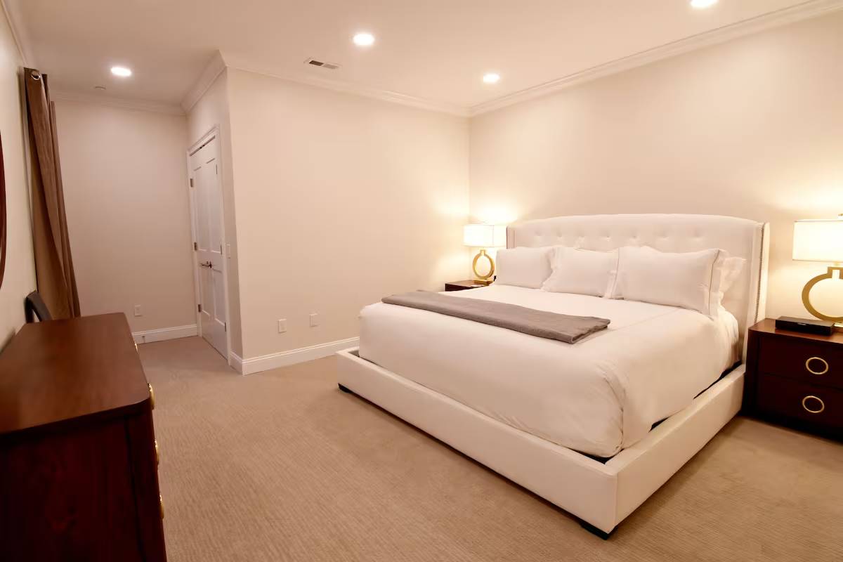 Hilltop Standard Queen Suite