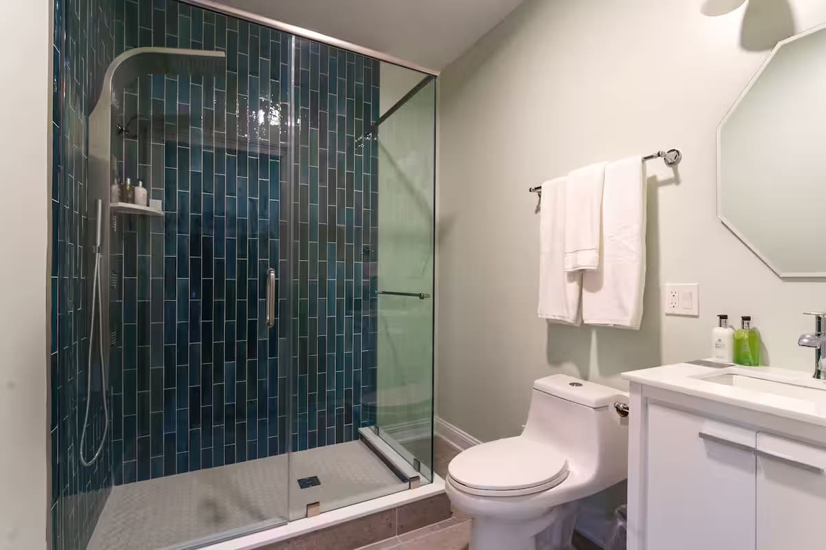 Hilltop Standard Queen Suite