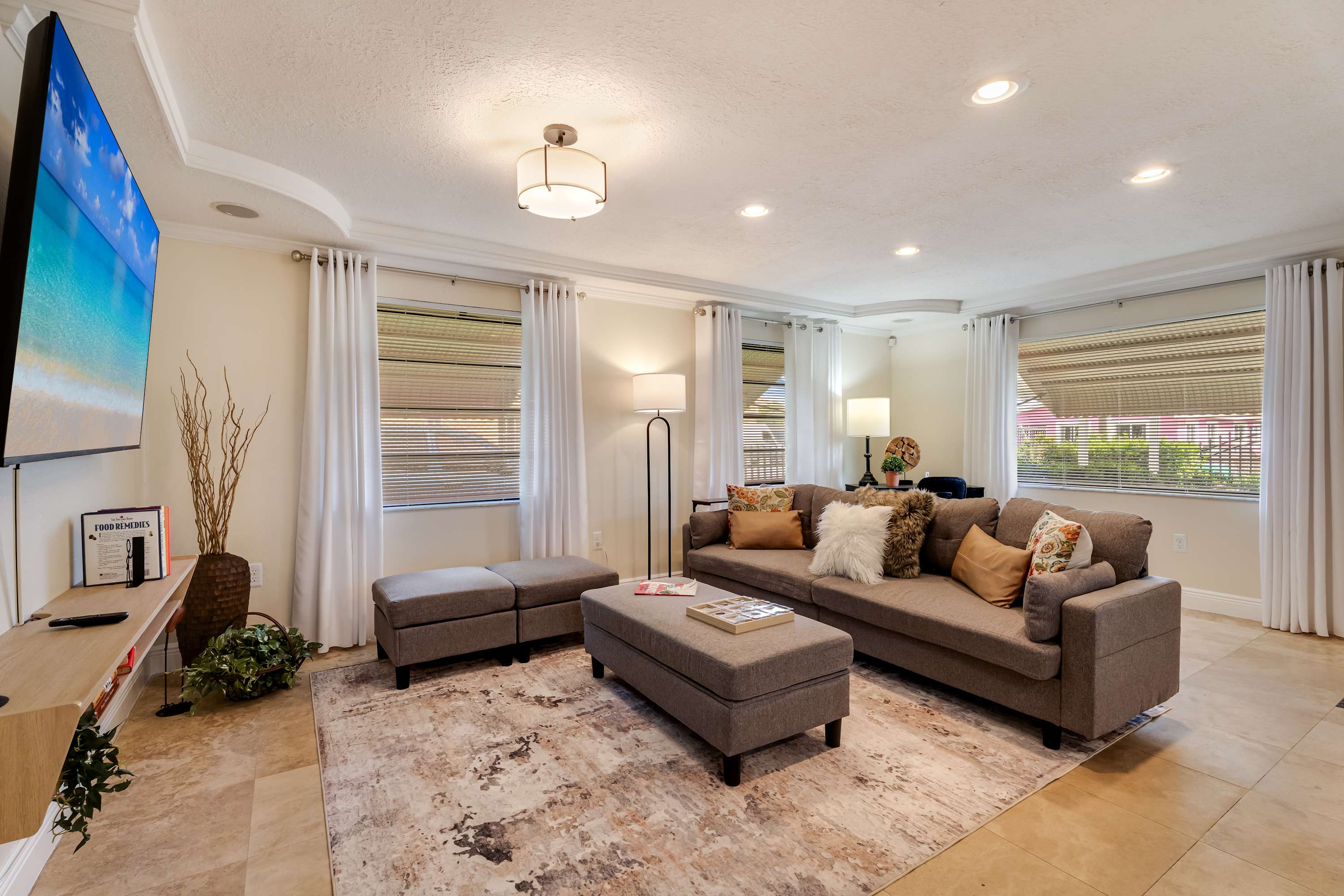 Casa Coral- Cozy Stay with Yard near Miami Stadium