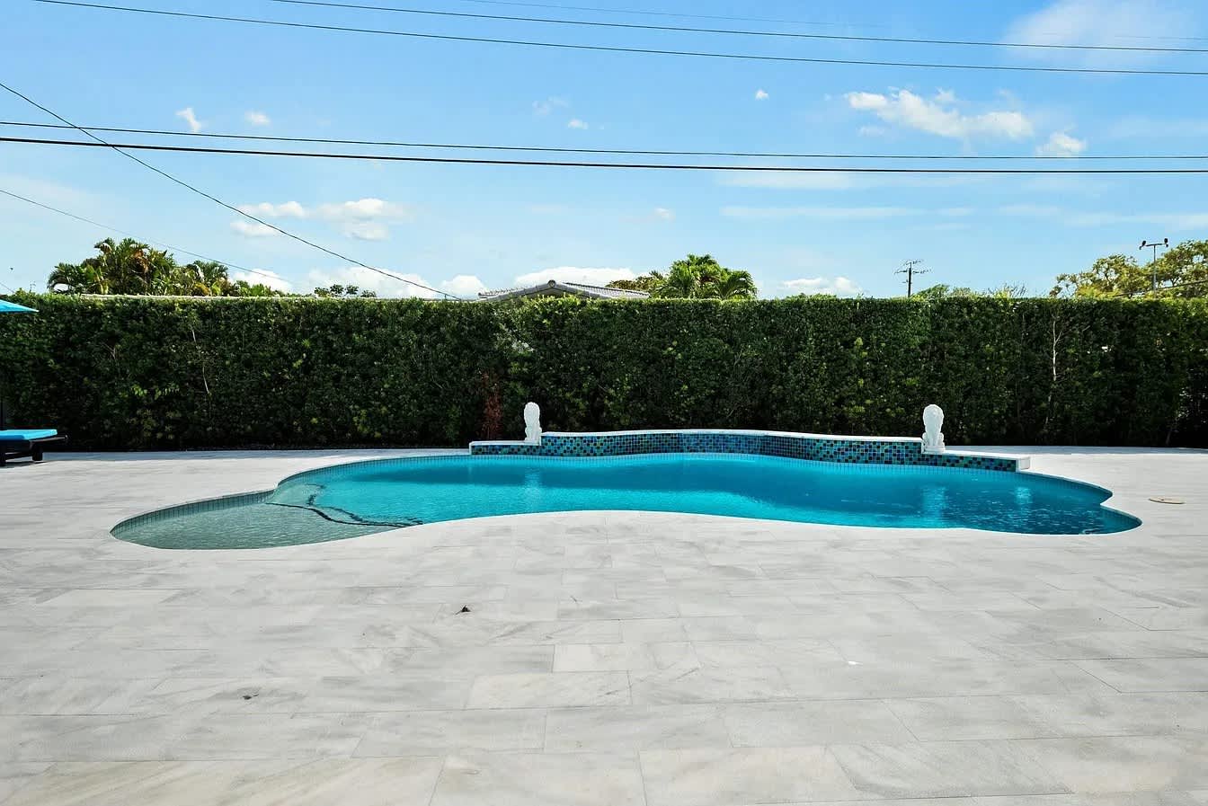 Private Heated Pool Retreat for 6