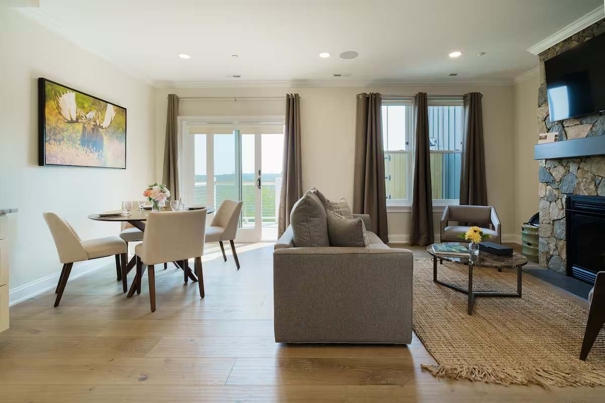 Hilltop Woodland One Bedroom Suite