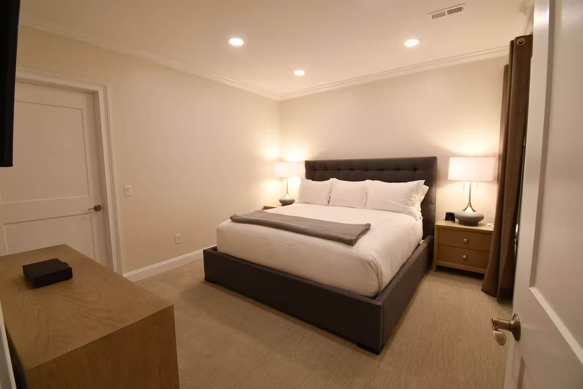 Hilltop Woodland One Bedroom Suite