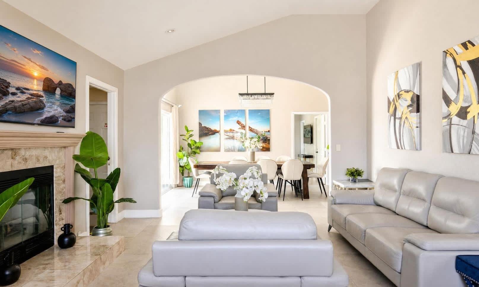 Exquisite Villa With Arcade Games And Lush Backyard - Tranquil Escape - Anaheim, CA
