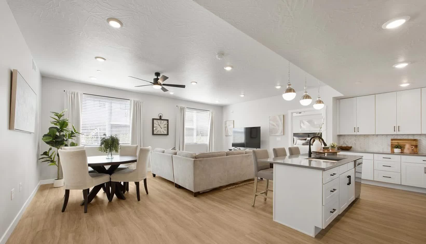 Terra Poolside Suite | ADA Accessible + Private Hot Tub