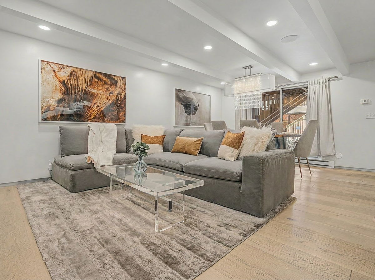 New! Luxury 2BR Aspen Core Condo with Hot Tub! in Aspen, CO