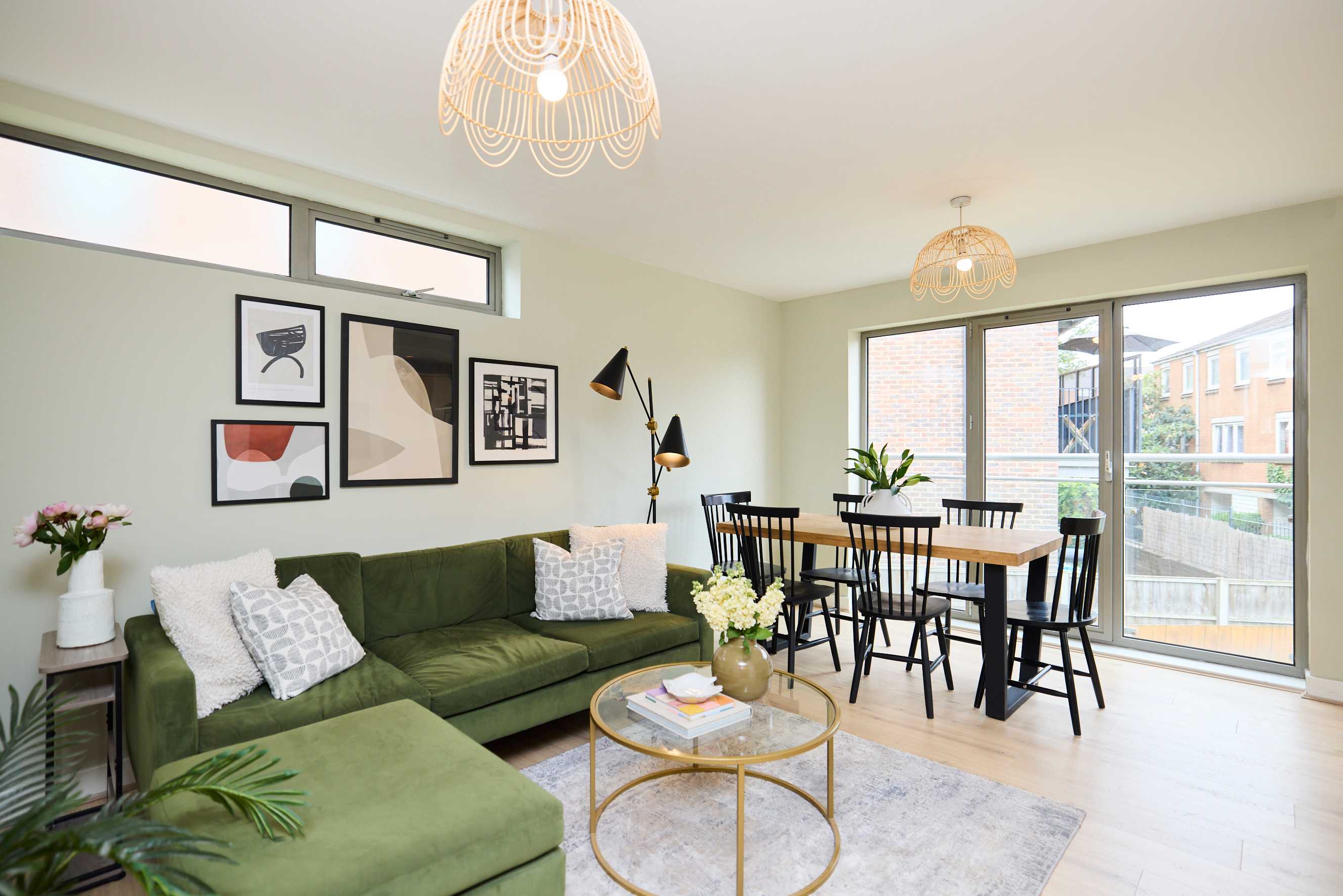 Stoke Newington Olive Velvet Three-Bed serviced apartment - London - VivreStays