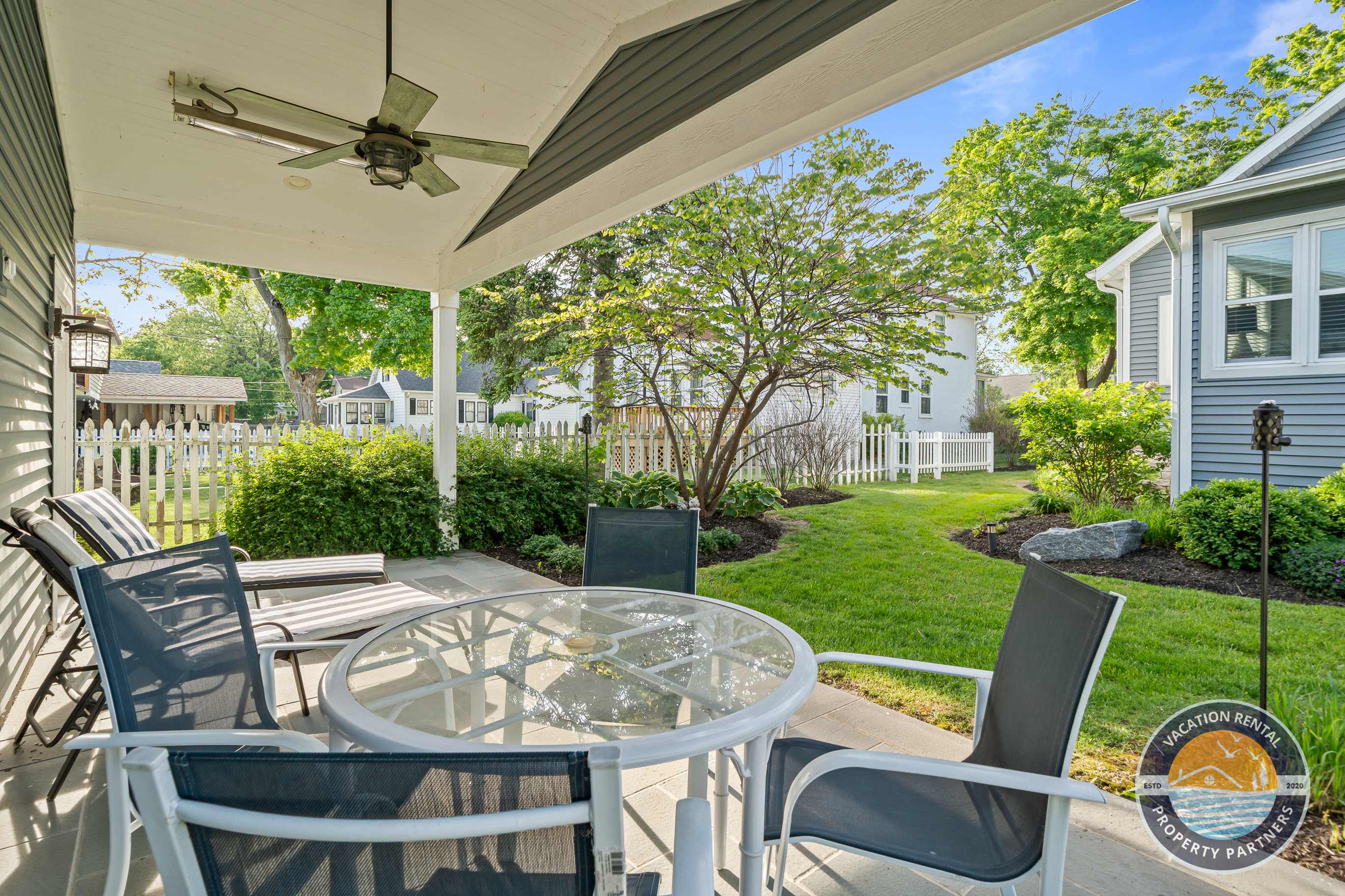 Walk to Lake Downtown 3BR Home Sleeps 8
