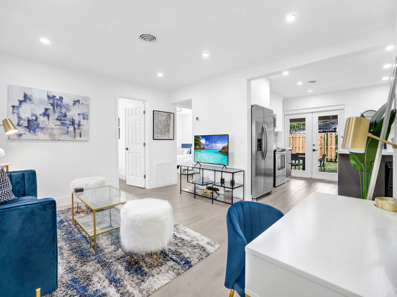 Cool Blue - Designer 2BR Retreat