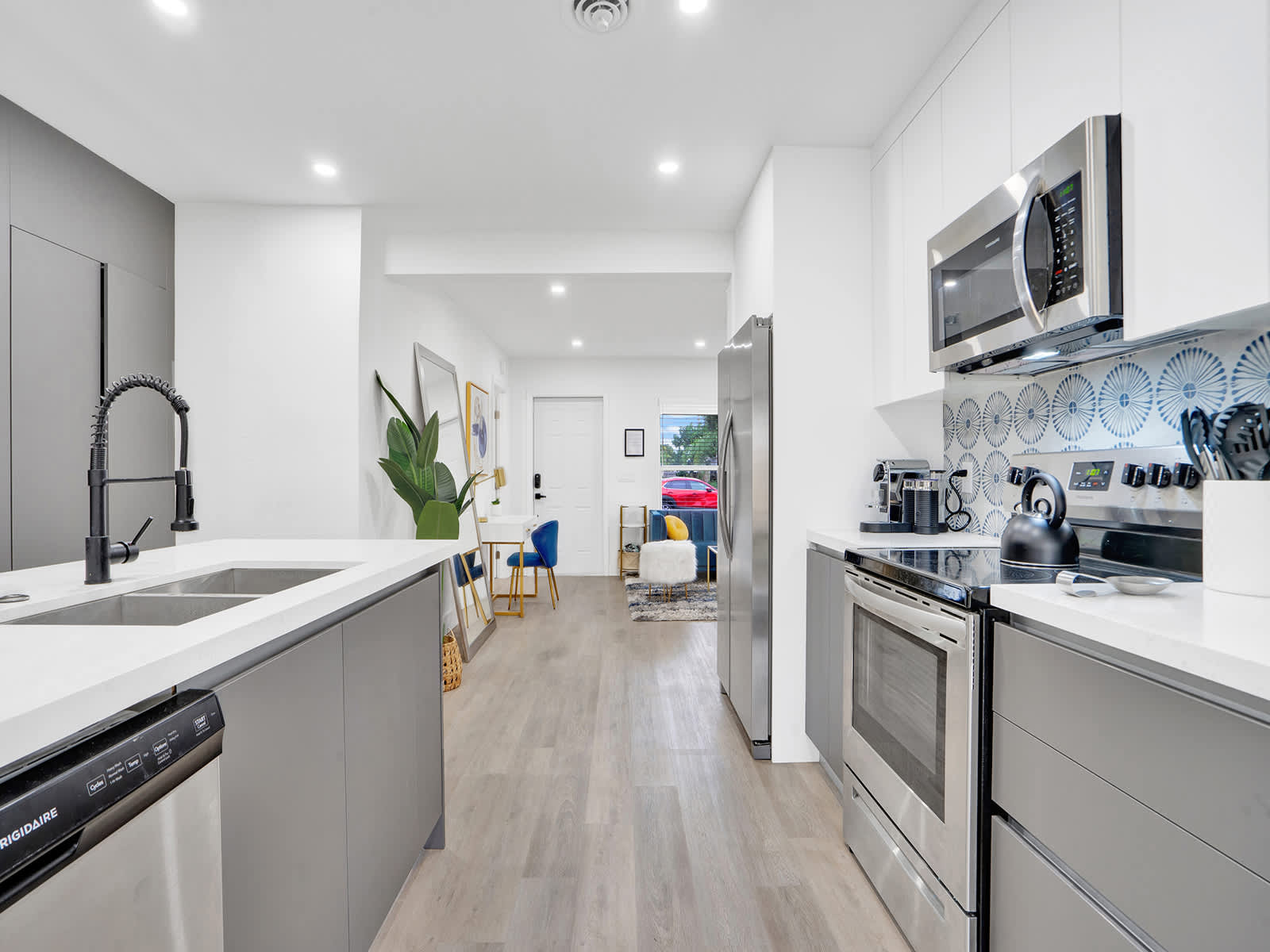 Cool Blue - Designer 2BR Retreat