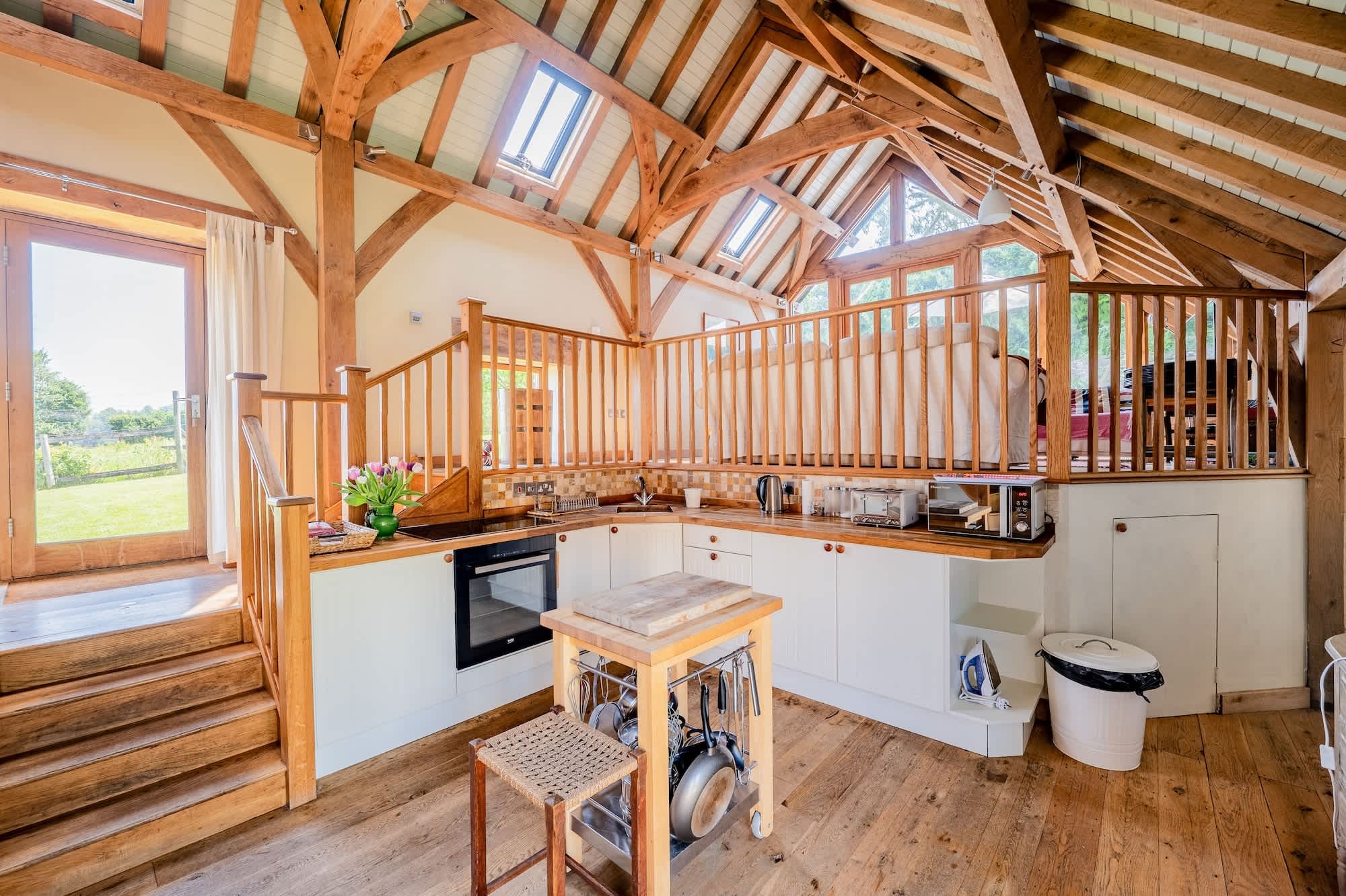 Airy Barn Conversion, Private Parking & Garden