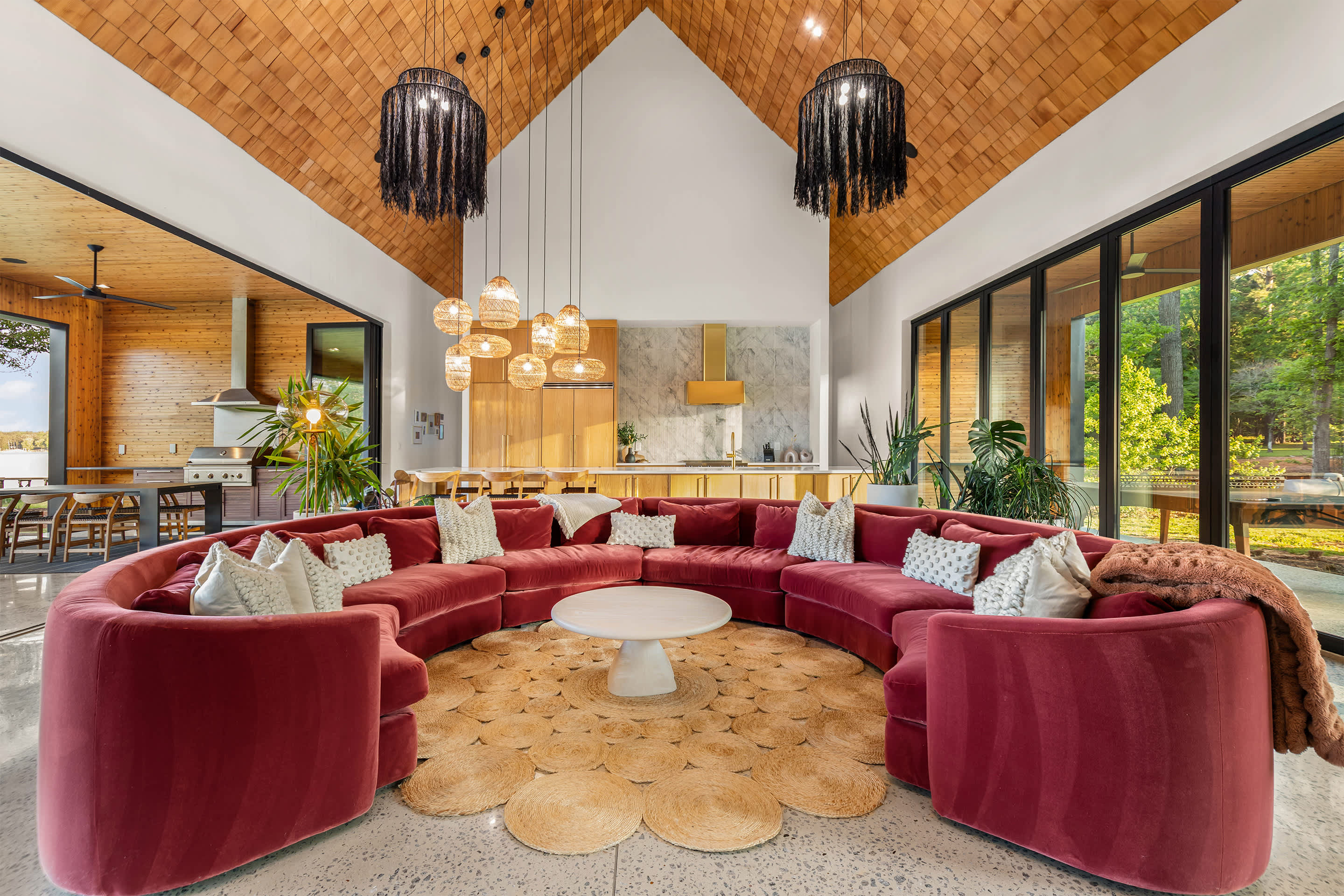 Dazzling Design Meets Spectacular Views 6