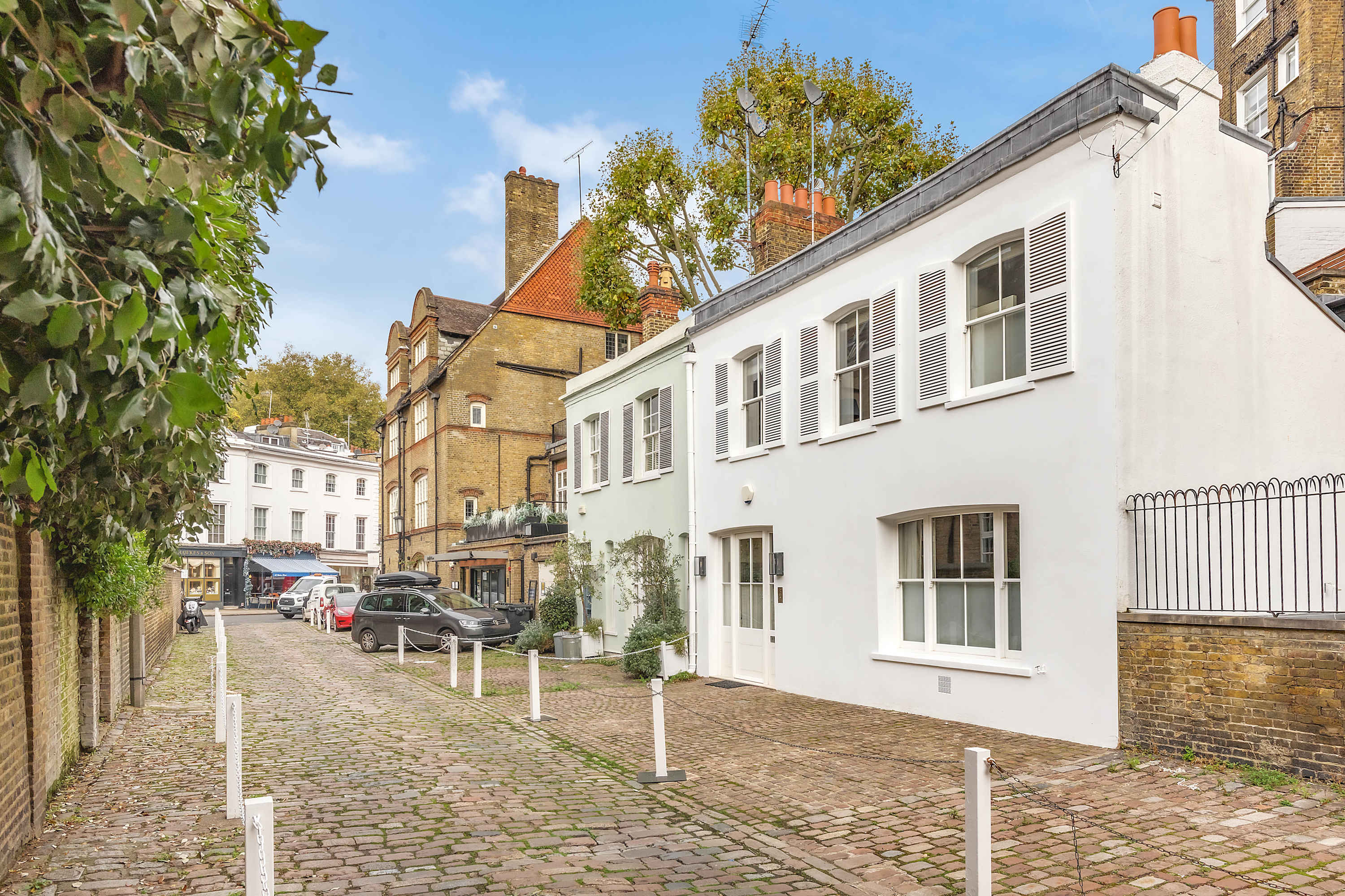 View Elegant 3 Bedroom Mews Flat in Knightsbridge in Lennox Gardens Mews 2 SW1X 0DP Elegant 3 Bedroom Mews Flat in Knightsbridge in Lennox Gardens Mews 2 SW1X 0DP - Property image 40 - VivreStays