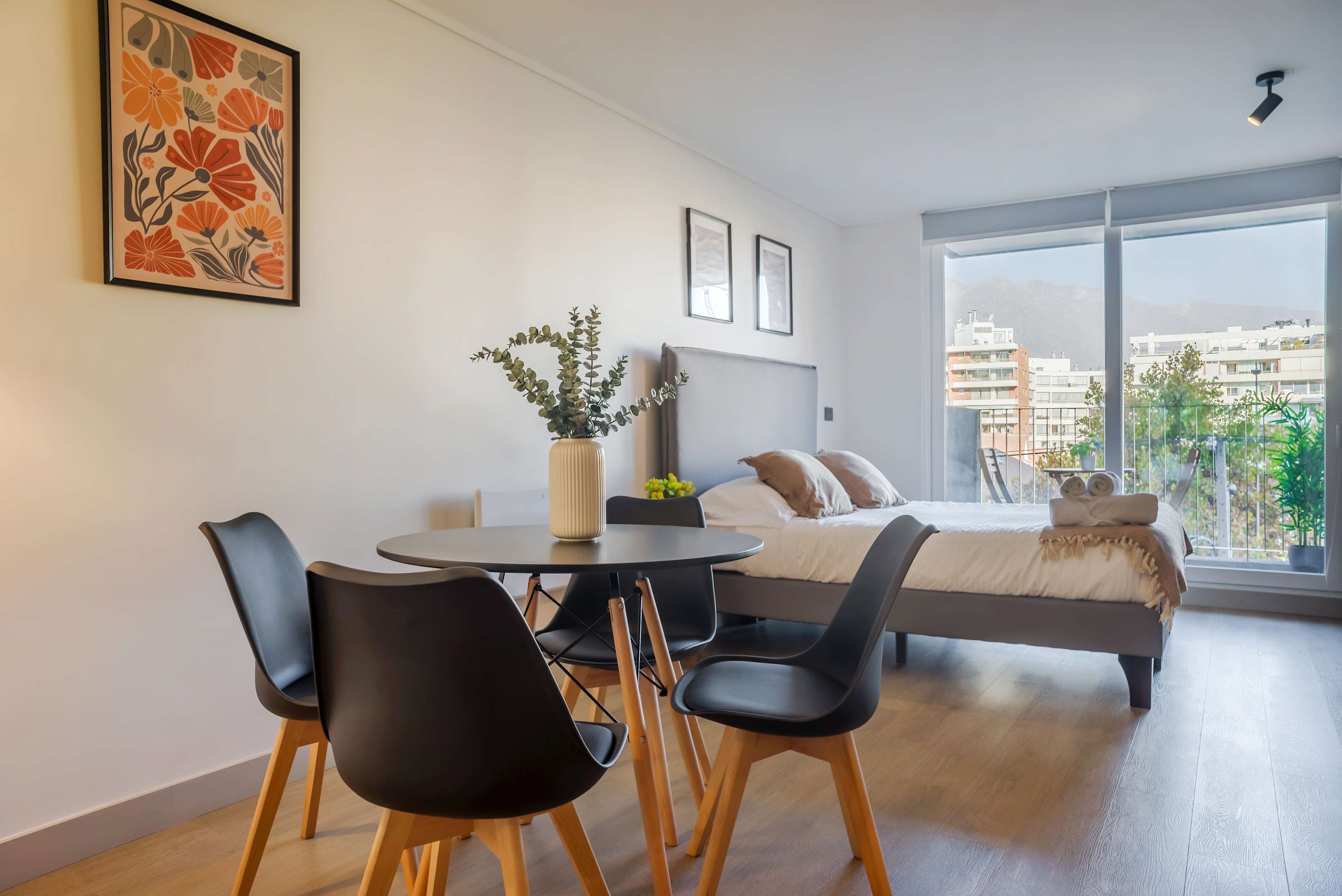 Bright and modern studio with stunning city and mountain views from the balcony. Ideal for a cozy stay in the heart of the city.