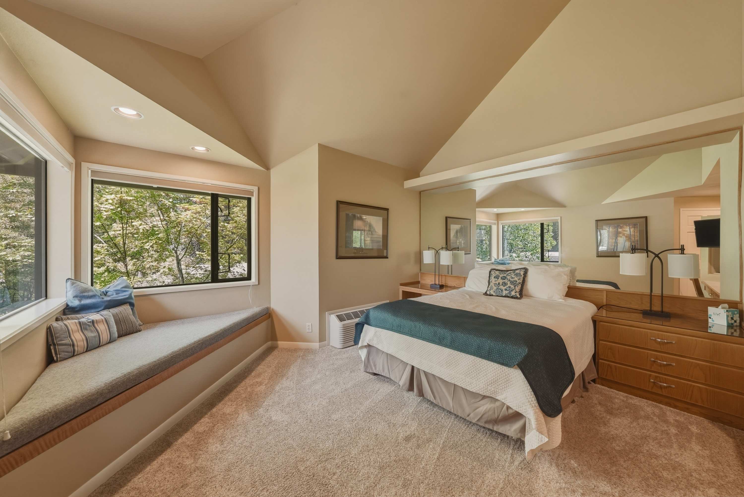 Cozy studio living in the heart of Bend
