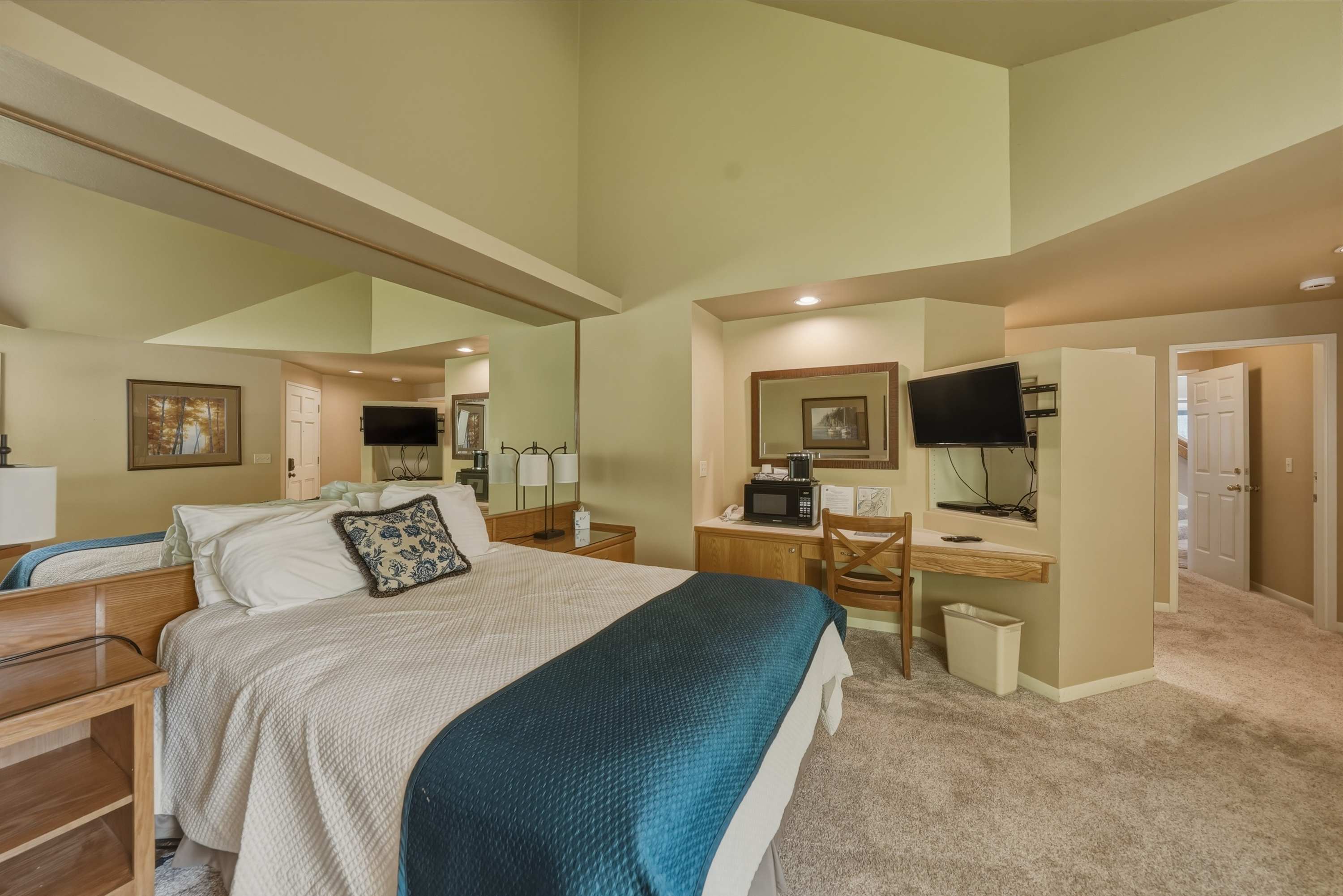 Comfortable private studio featuring a queen bed, Smart TV, microwave, and separate entrance