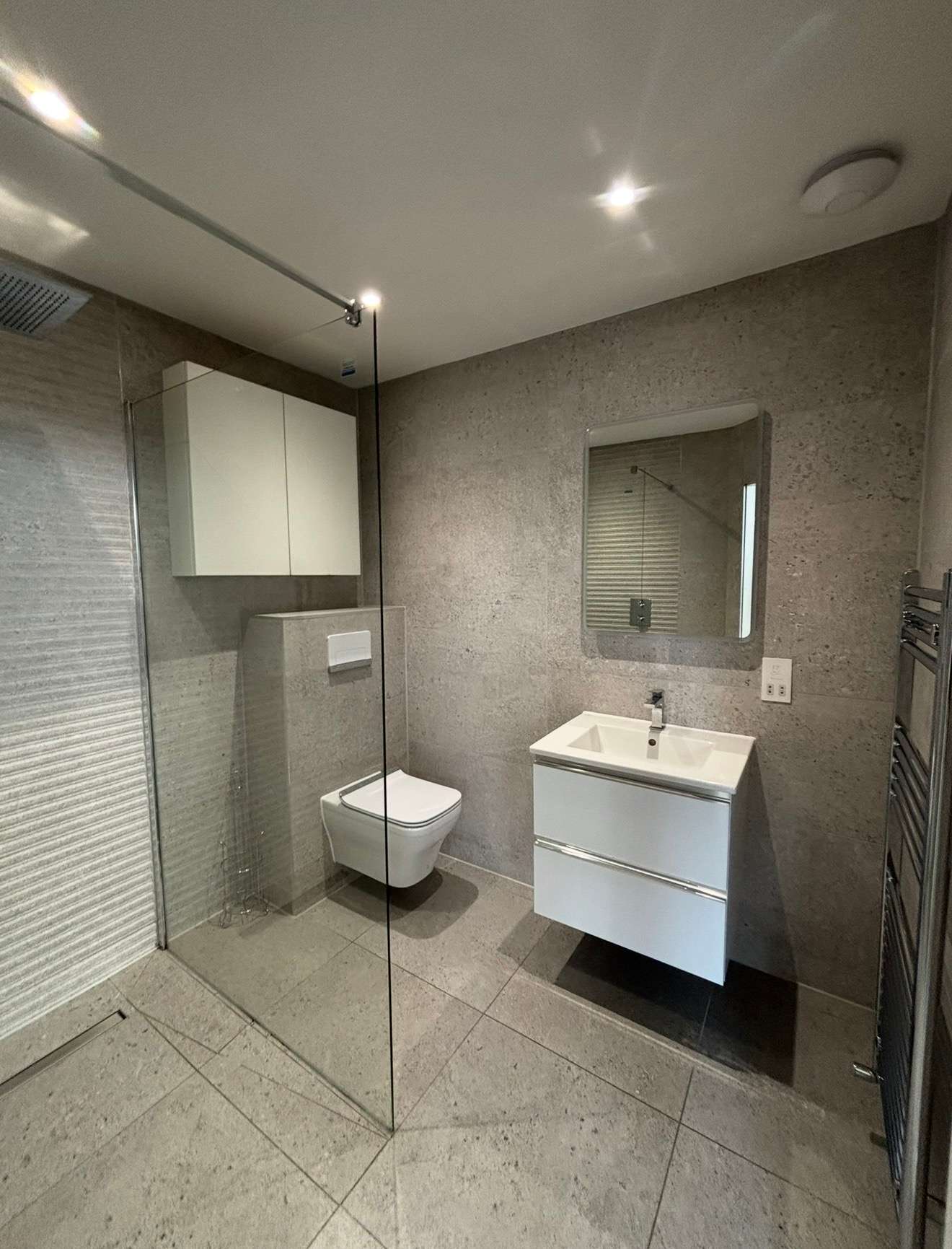 Spacious Family Home in Edinburgh with Private Garden in Belgrave Road 34 EH12 6NF - Property image 10 - VivreStays
