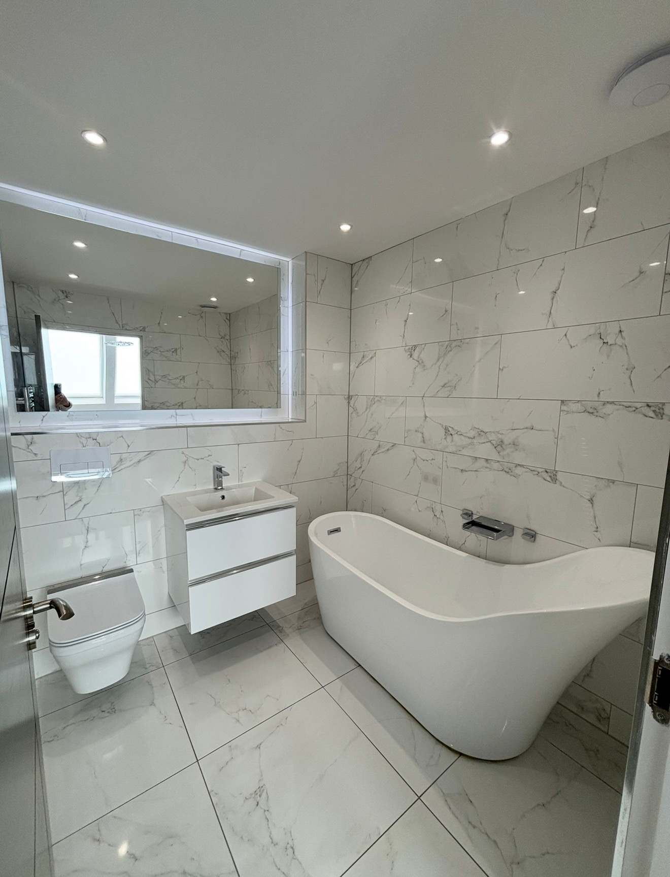 Spacious Family Home in Edinburgh with Private Garden in Belgrave Road 34 EH12 6NF - Property image 9 - VivreStays