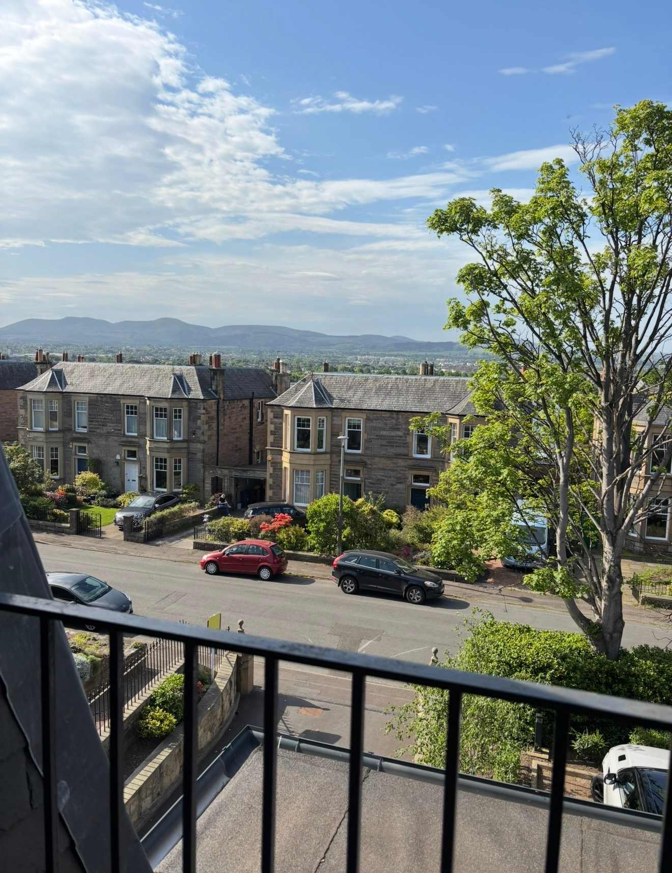 Spacious Family Home in Edinburgh with Private Garden in Belgrave Road 34 EH12 6NF - Property image 16 - VivreStays