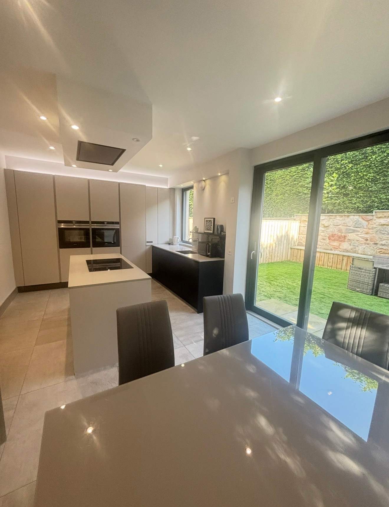 Spacious Family Home in Edinburgh with Private Garden in Belgrave Road 34 EH12 6NF - Property image 12 - VivreStays