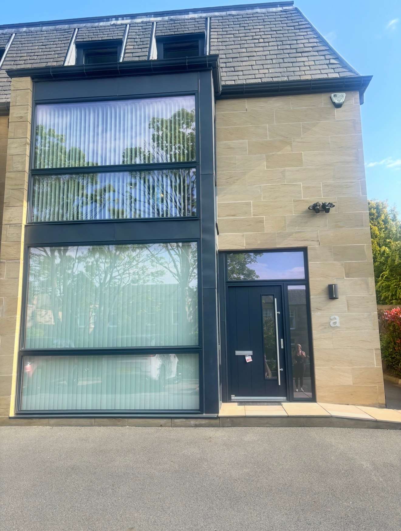 Spacious Family Home in Edinburgh with Private Garden in Belgrave Road 34 EH12 6NF - Property image 15 - VivreStays