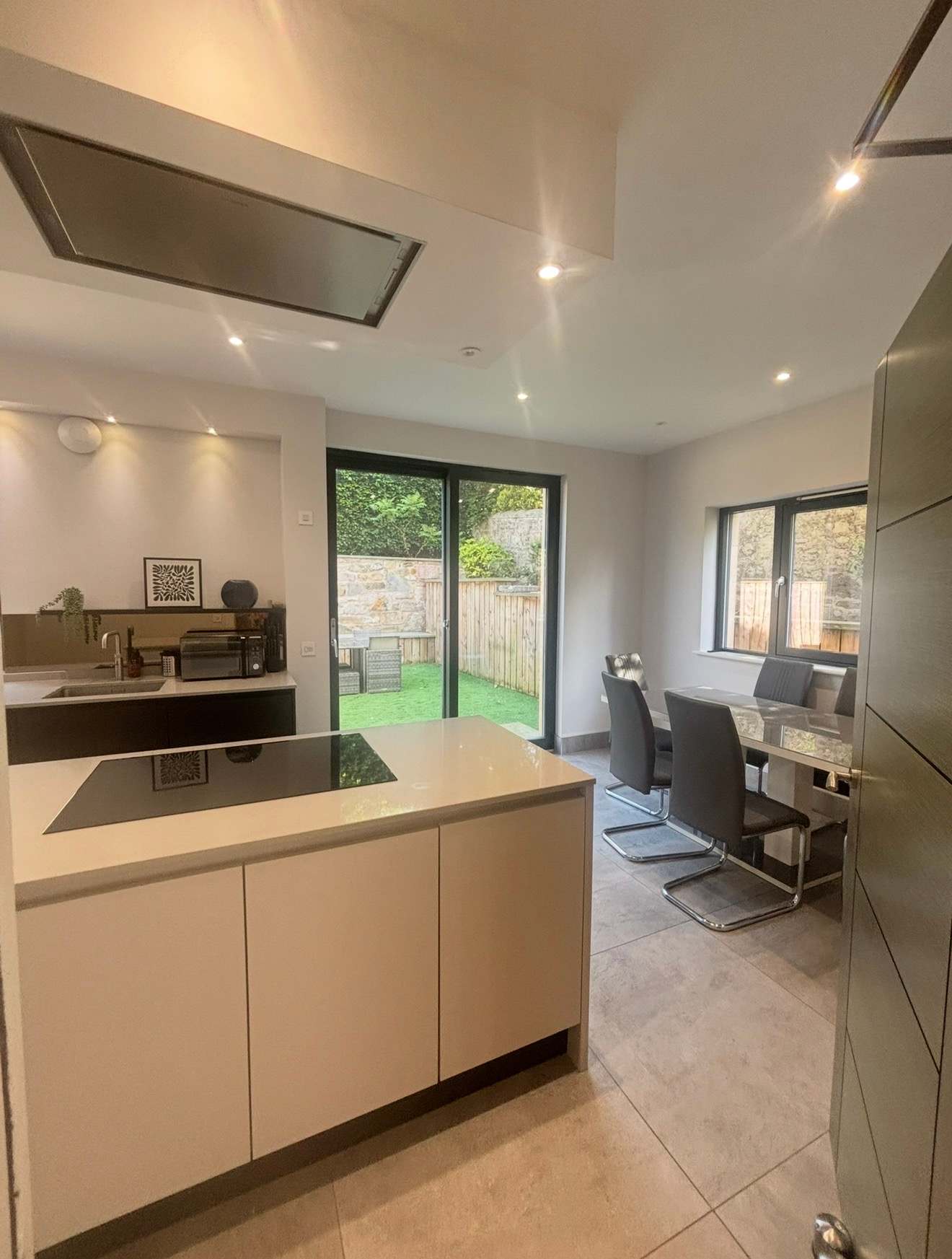 Spacious Family Home in Edinburgh with Private Garden in Belgrave Road 34 EH12 6NF - Property image 13 - VivreStays