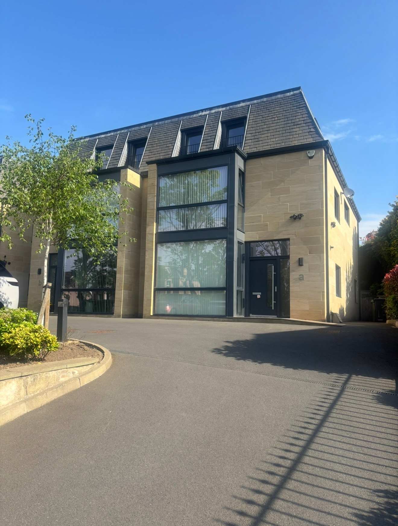 Spacious Family Home in Edinburgh with Private Garden in Belgrave Road 34 EH12 6NF - Property image 17 - VivreStays
