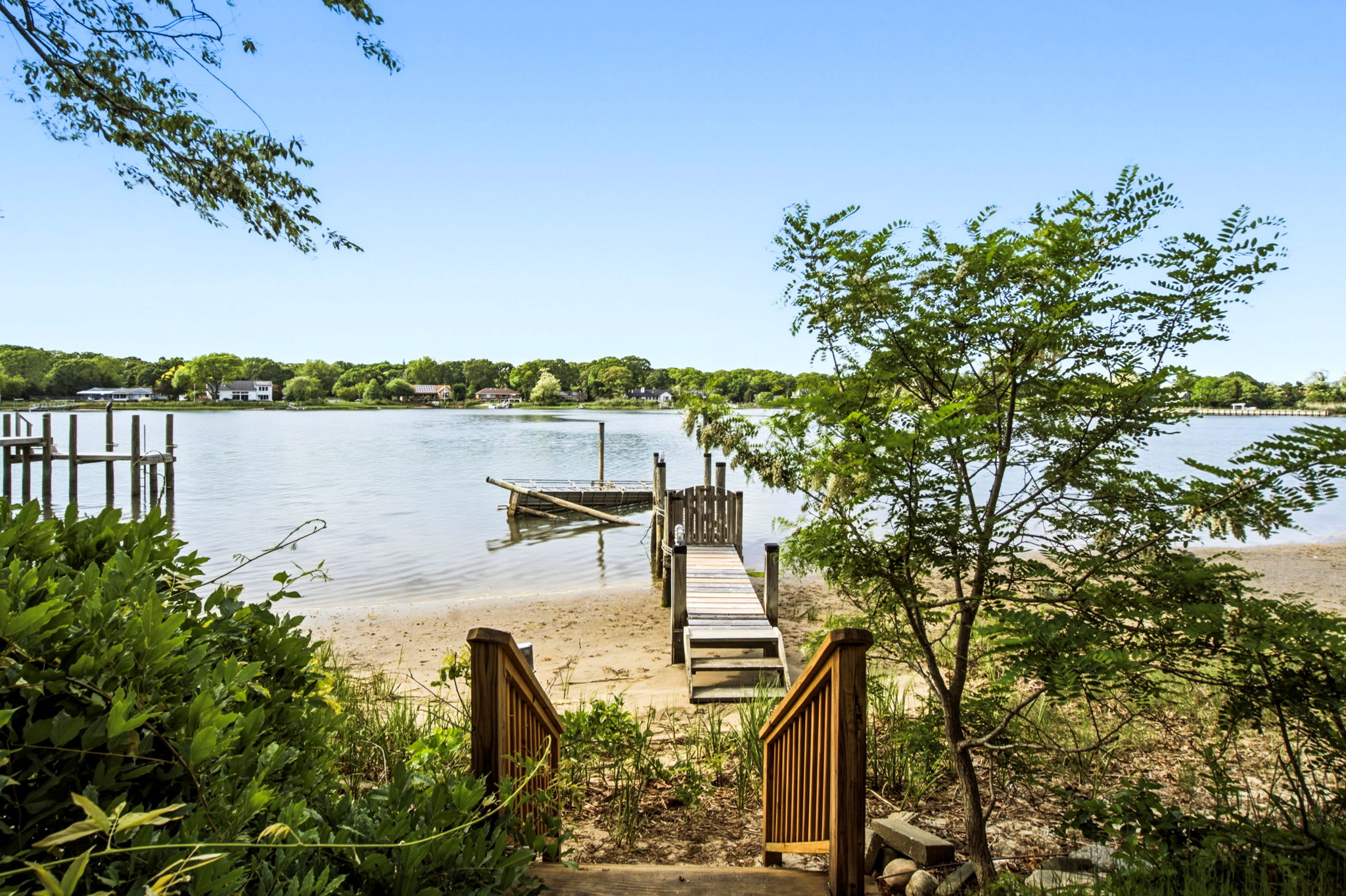 Southold Waterfront on Goose Creek | Dock & Kayaks