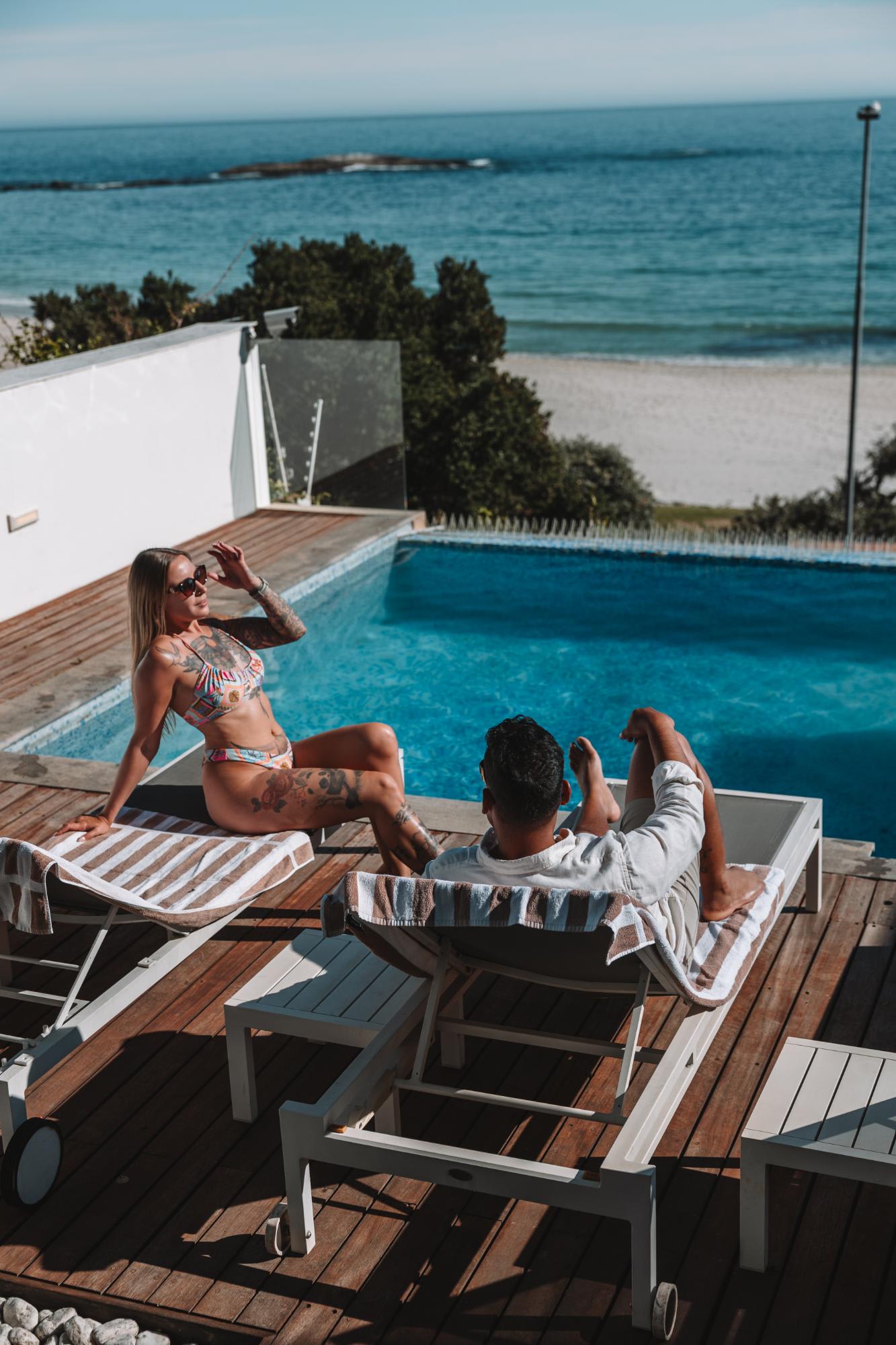 Villa Bleu Blanc in Camps Bay with Pool and Views 7