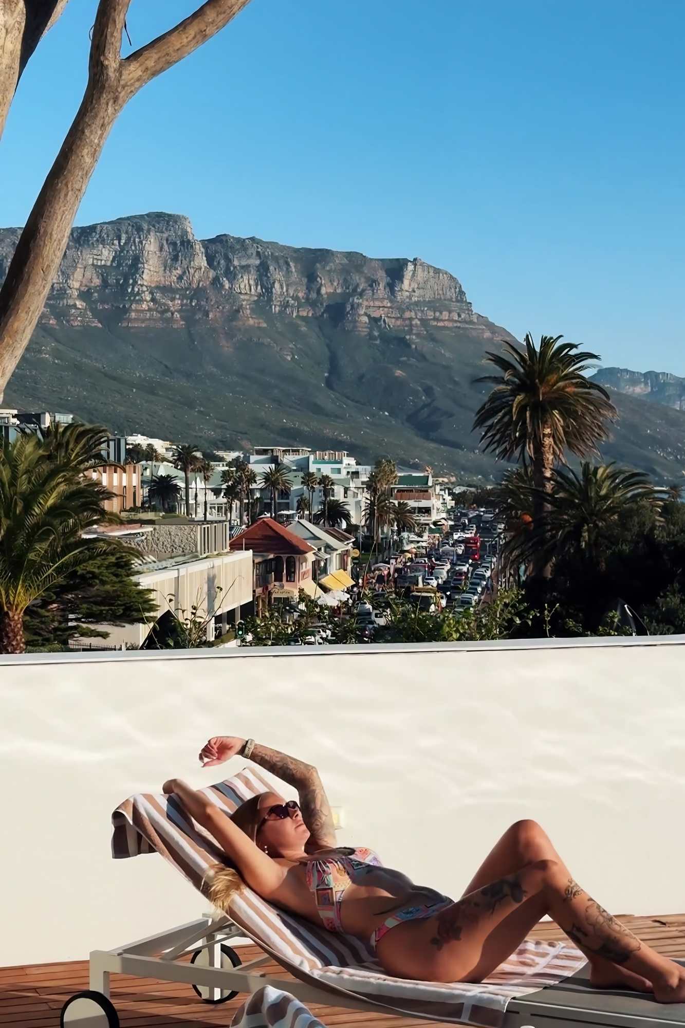 Villa Bleu Blanc in Camps Bay with Pool and Views - Picture 20