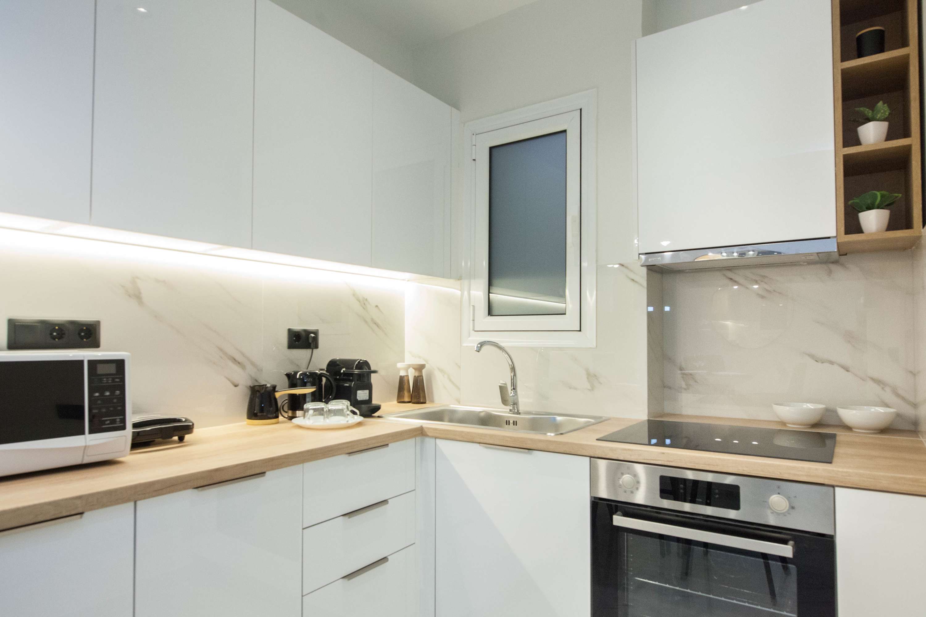 Modern Designer 1 Bd Apt in Central Athens in Athens — photo 3