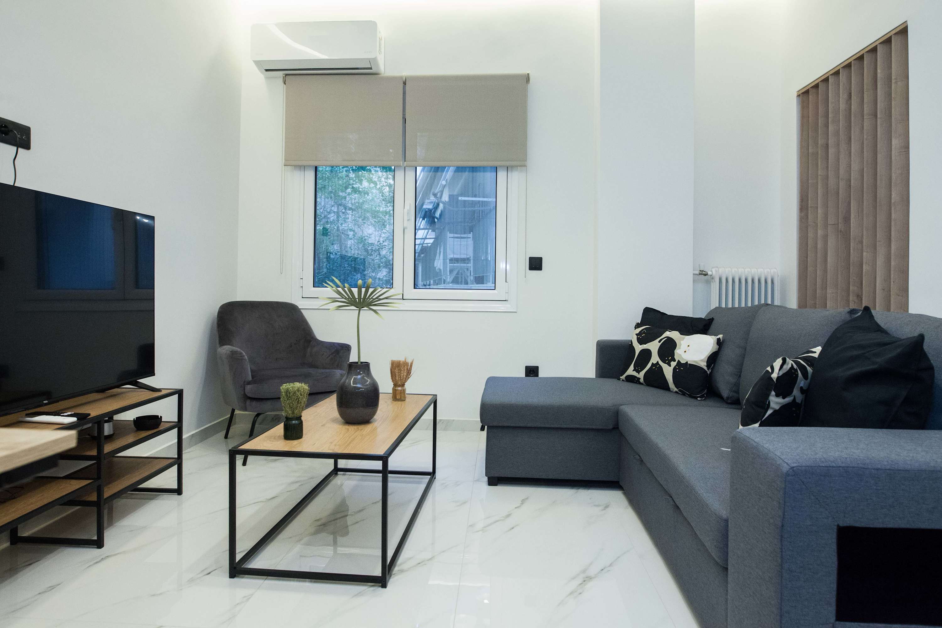 Modern Designer 1 Bd Apt in Central Athens — holiday rental in Athens