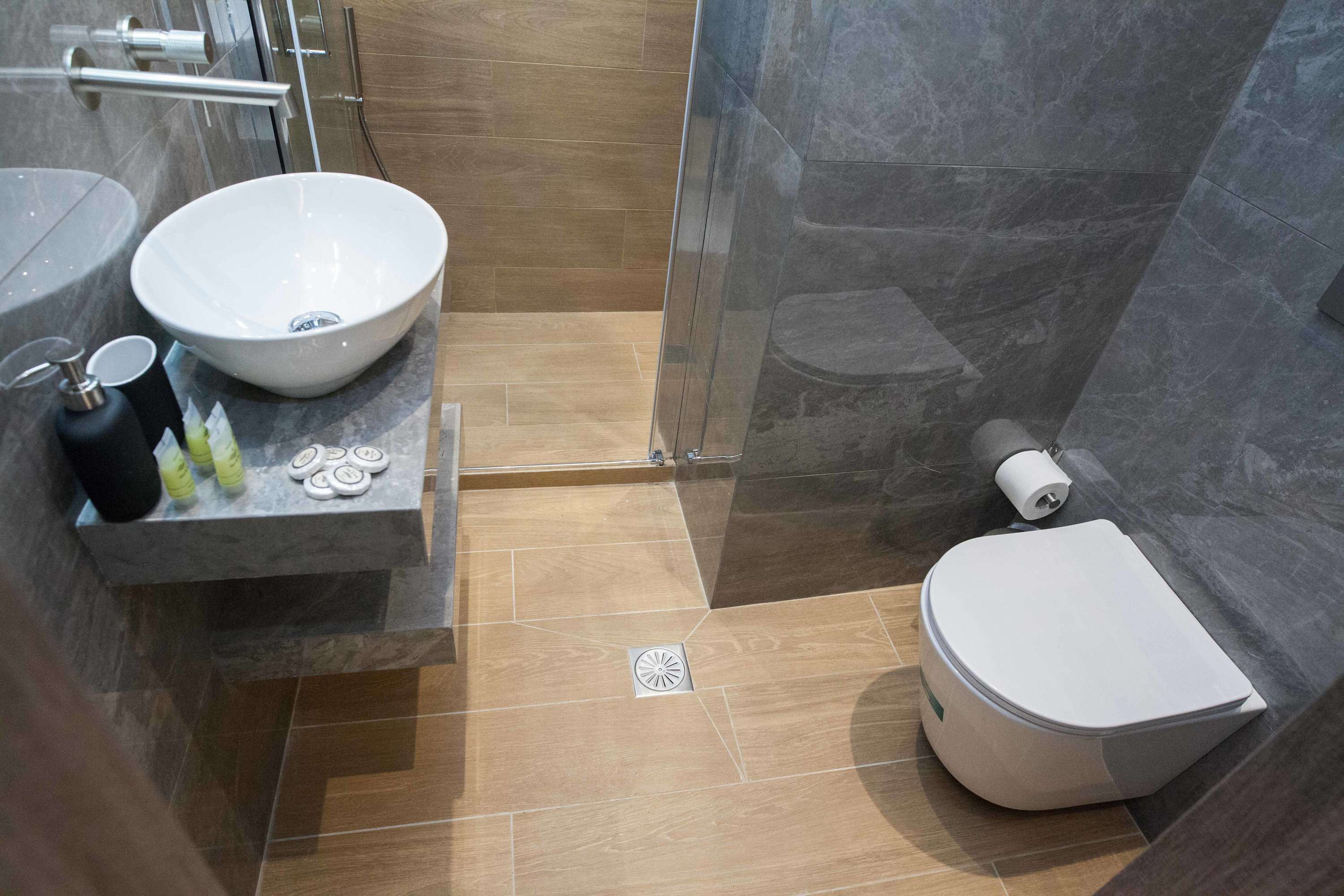 Modern Designer 1 Bd Apt in Central Athens in Athens — photo 4