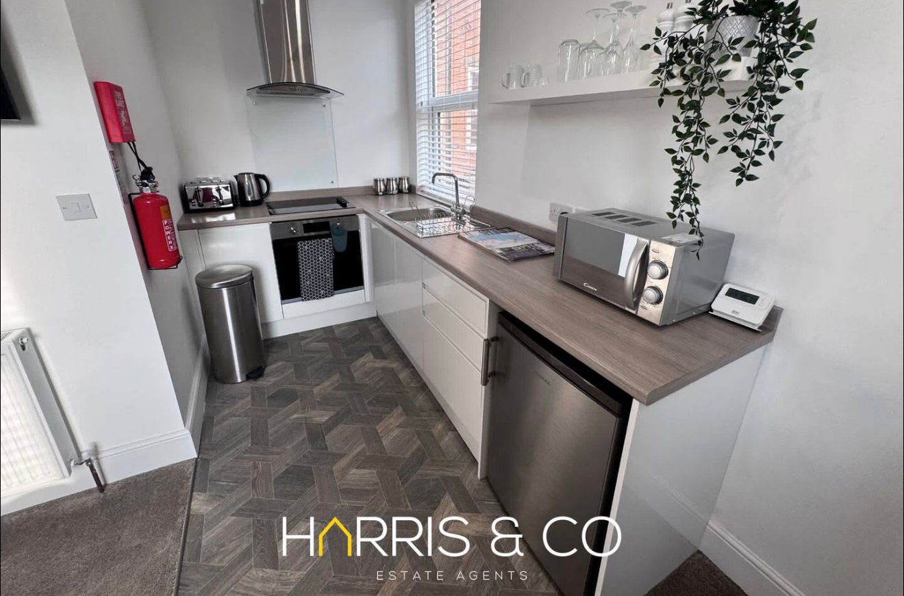 The Little Tern - A Cosy Coastal Retreat in The Esplanade 25 FY7 6HF - Property image 2 - VivreStays
