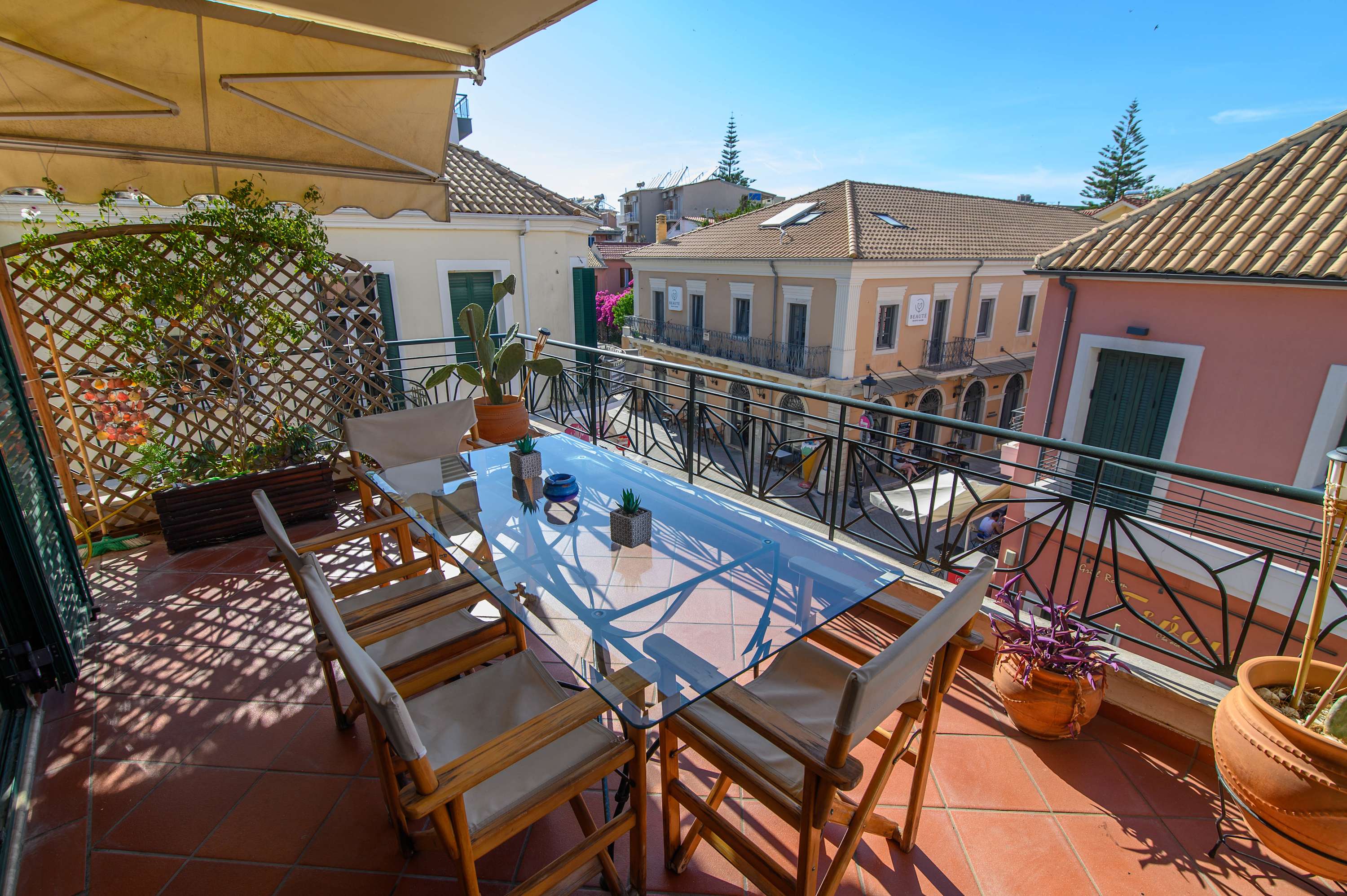 Evgenia's Balcony Your Urban Oasis in Preveza — photo 1