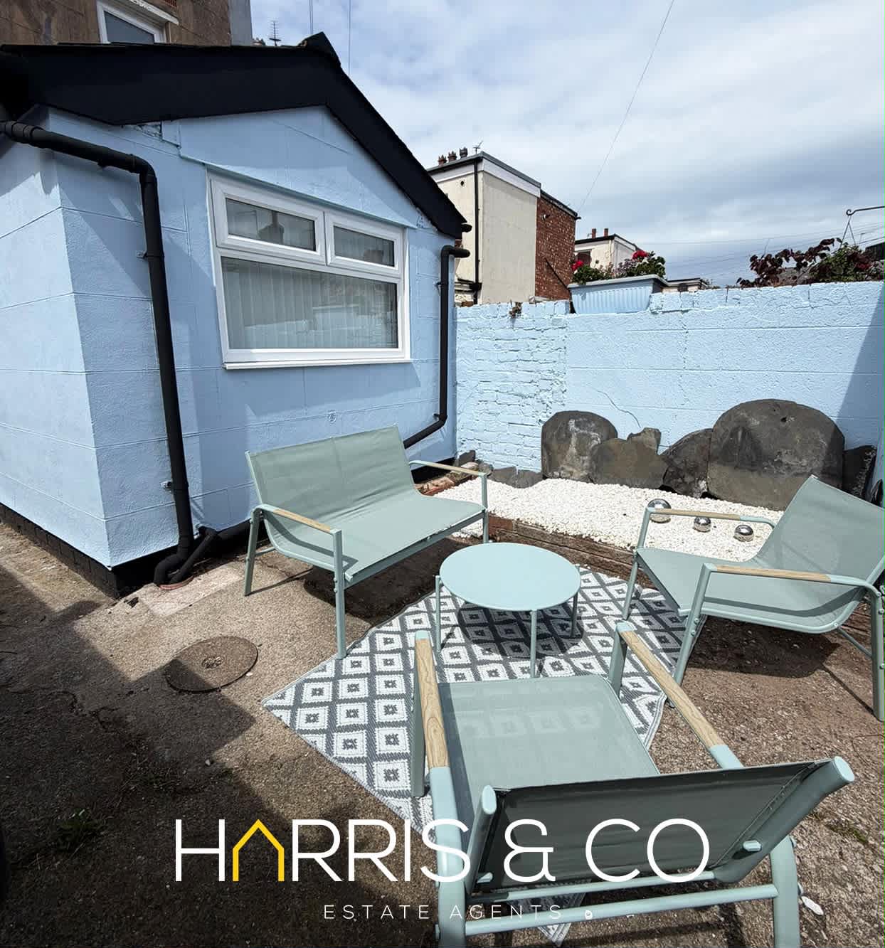 Beach Gem Retreat - A Cosy Costal Stay in 2 North Church Street FY7 6AX - Property image 2 - VivreStays