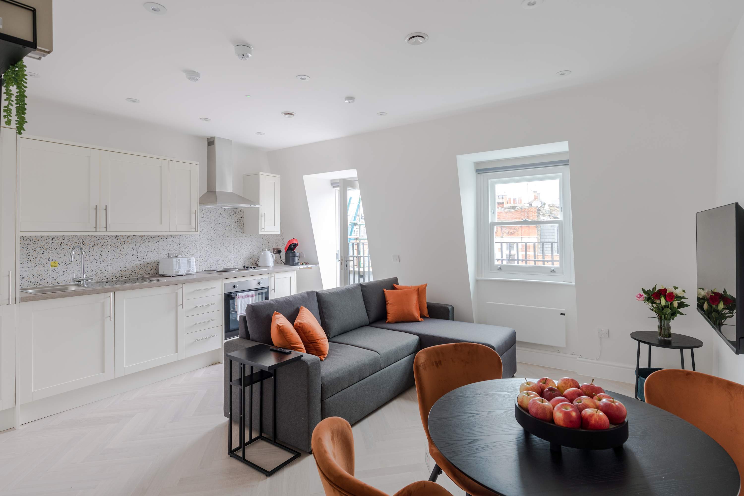 Top-Floor 1-Bed + Balcony · Fitzrovia · Sleeps 4 serviced apartment - UK - VivreStays
