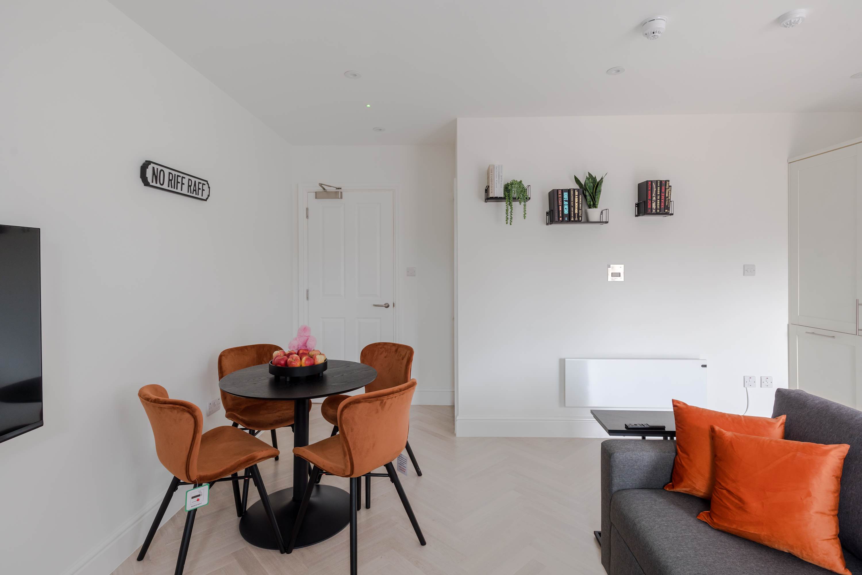 View Top-Floor 1-Bed + Balcony · Fitzrovia · Sleeps 4 in Foley Street, 4 W1W 7TJ Top-Floor 1-Bed + Balcony · Fitzrovia · Sleeps 4 in Foley Street, 4 W1W 7TJ - Property image 13 - VivreStays