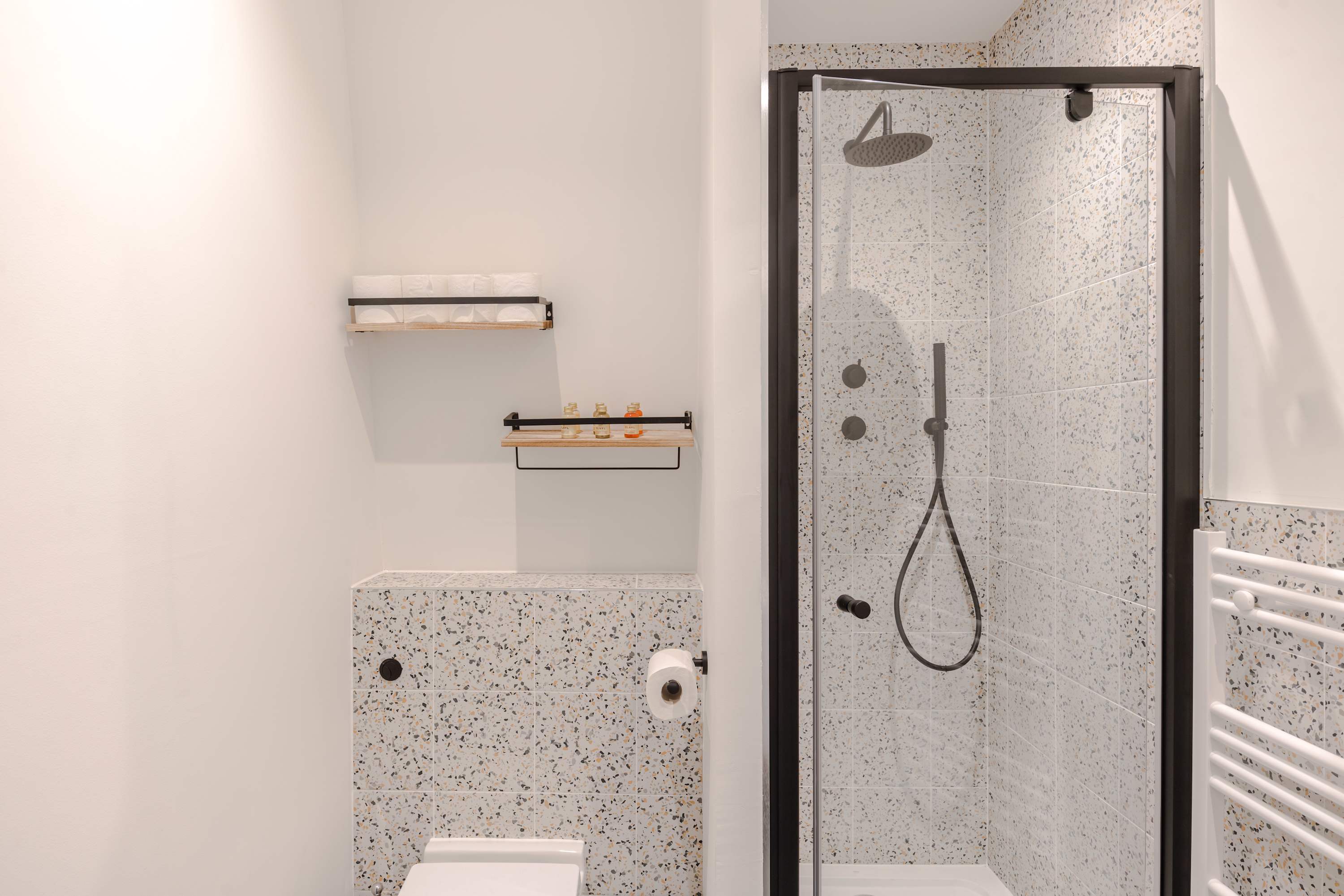 View Top-Floor 1-Bed + Balcony · Fitzrovia · Sleeps 4 in Foley Street, 4 W1W 7TJ Top-Floor 1-Bed + Balcony · Fitzrovia · Sleeps 4 in Foley Street, 4 W1W 7TJ - Property image 15 - VivreStays