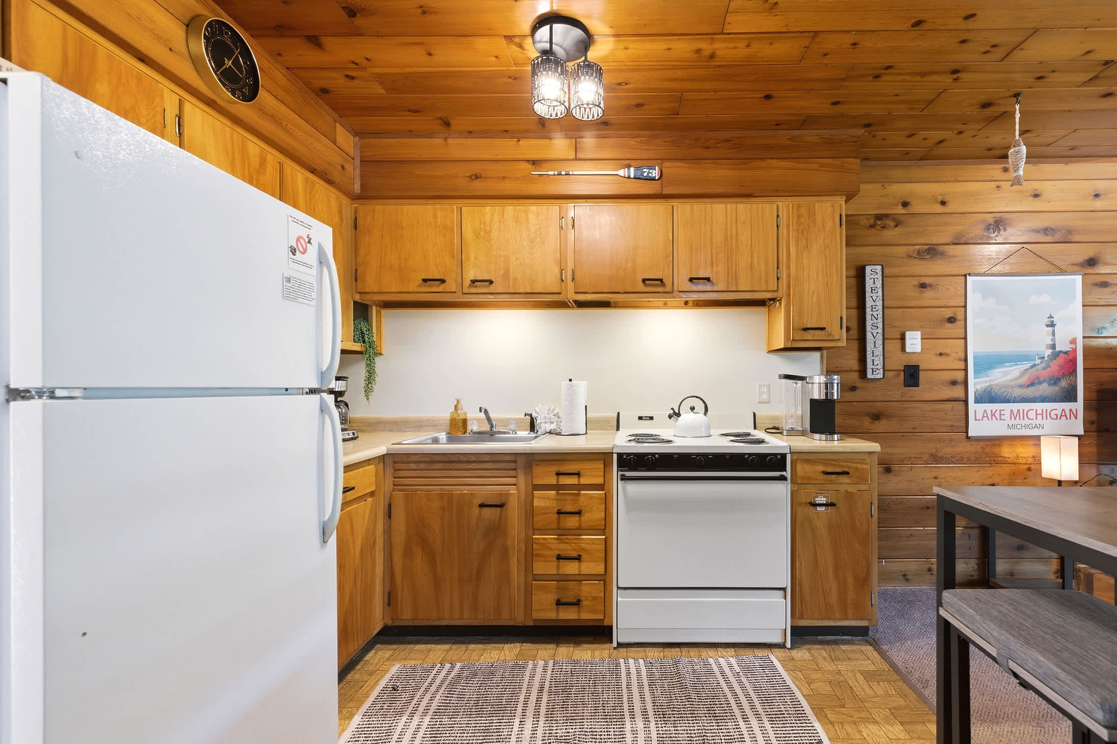 Everything you need for carefree family meals between Chalet adventures.