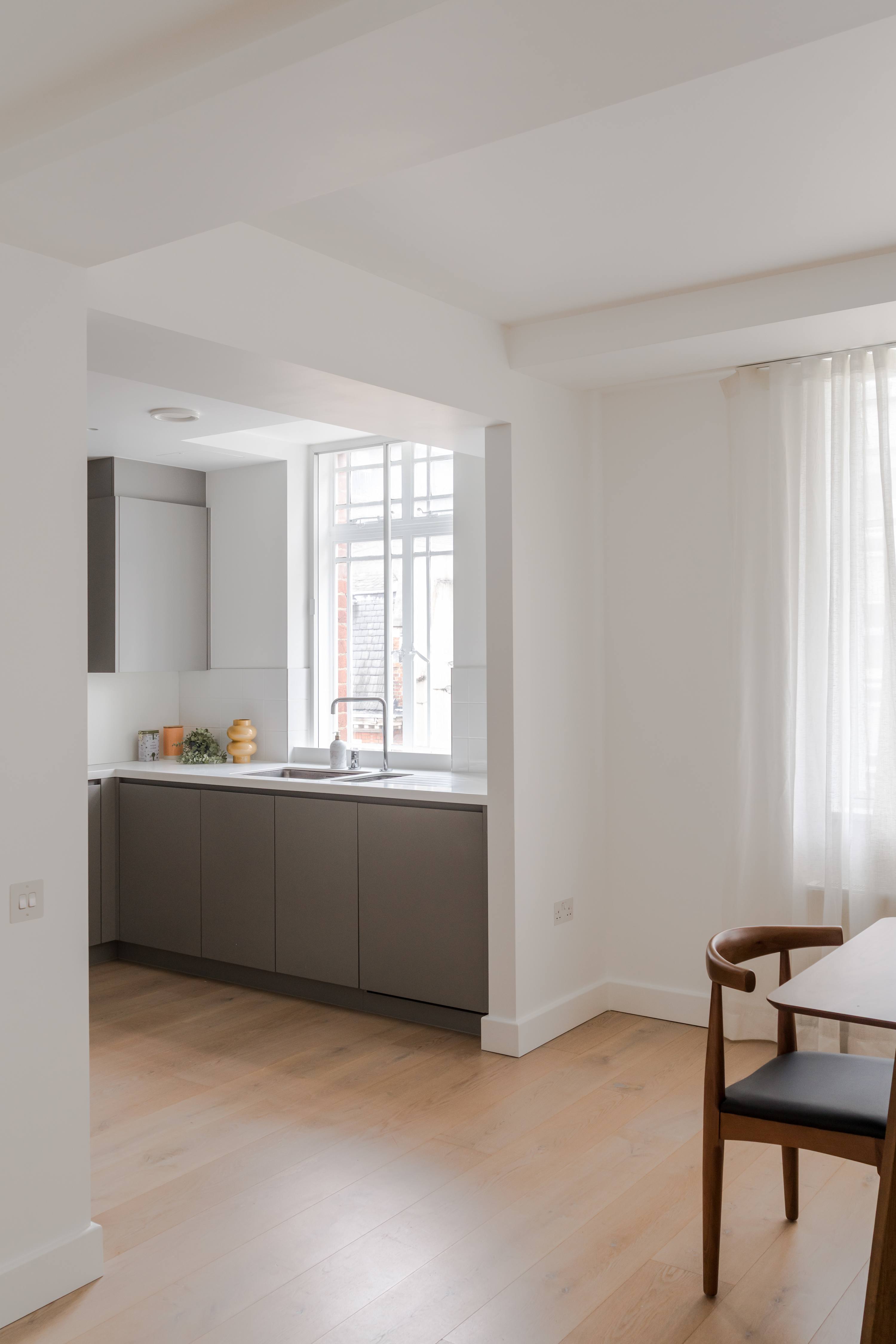 Bright 3-Bed Marylebone Flat · Balcony · Sleeps 7 in Great Portland Street W1W - Property image 15 - VivreStays