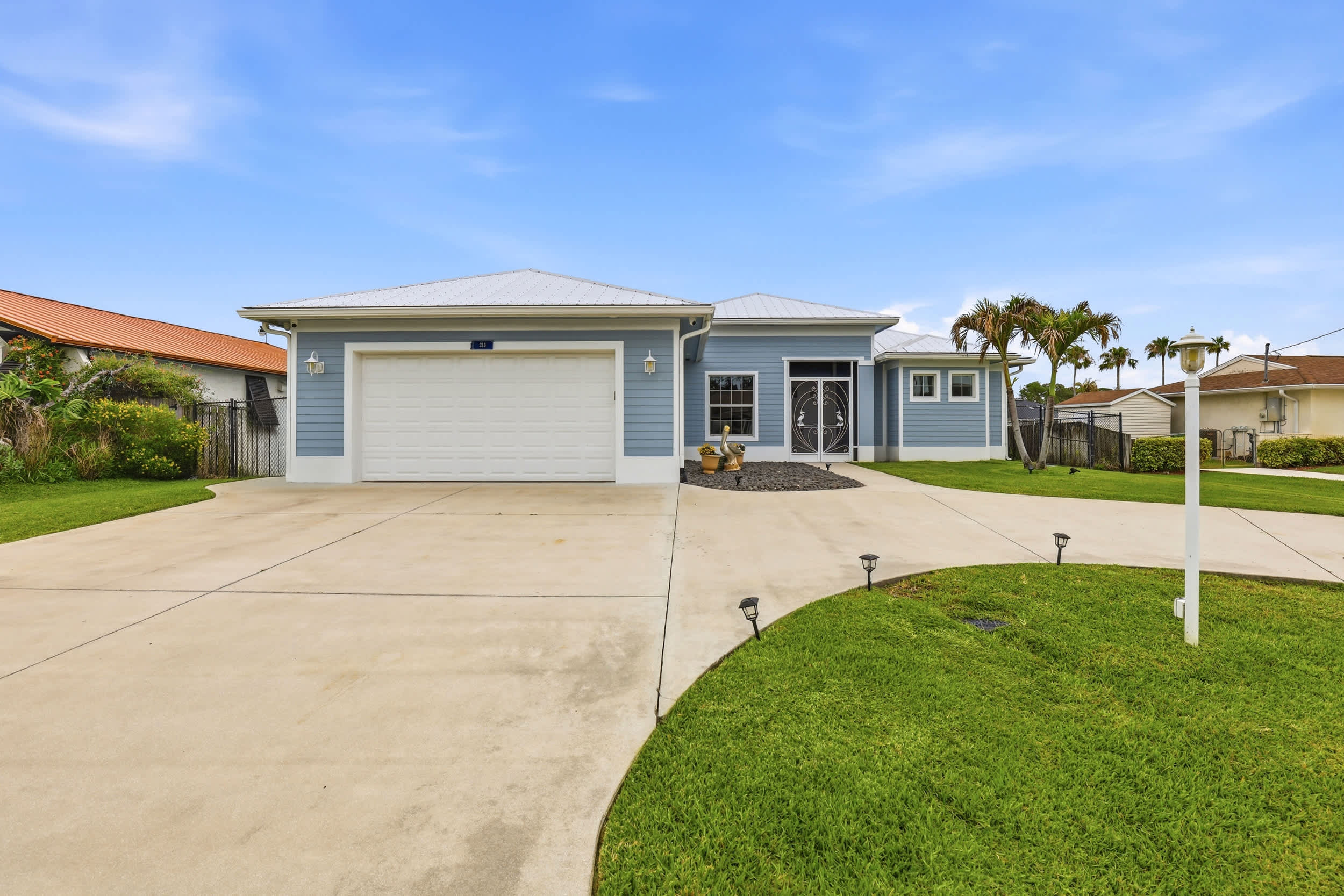 Waterfront Home Dock Boat Lift Close to Beach | Photo 6