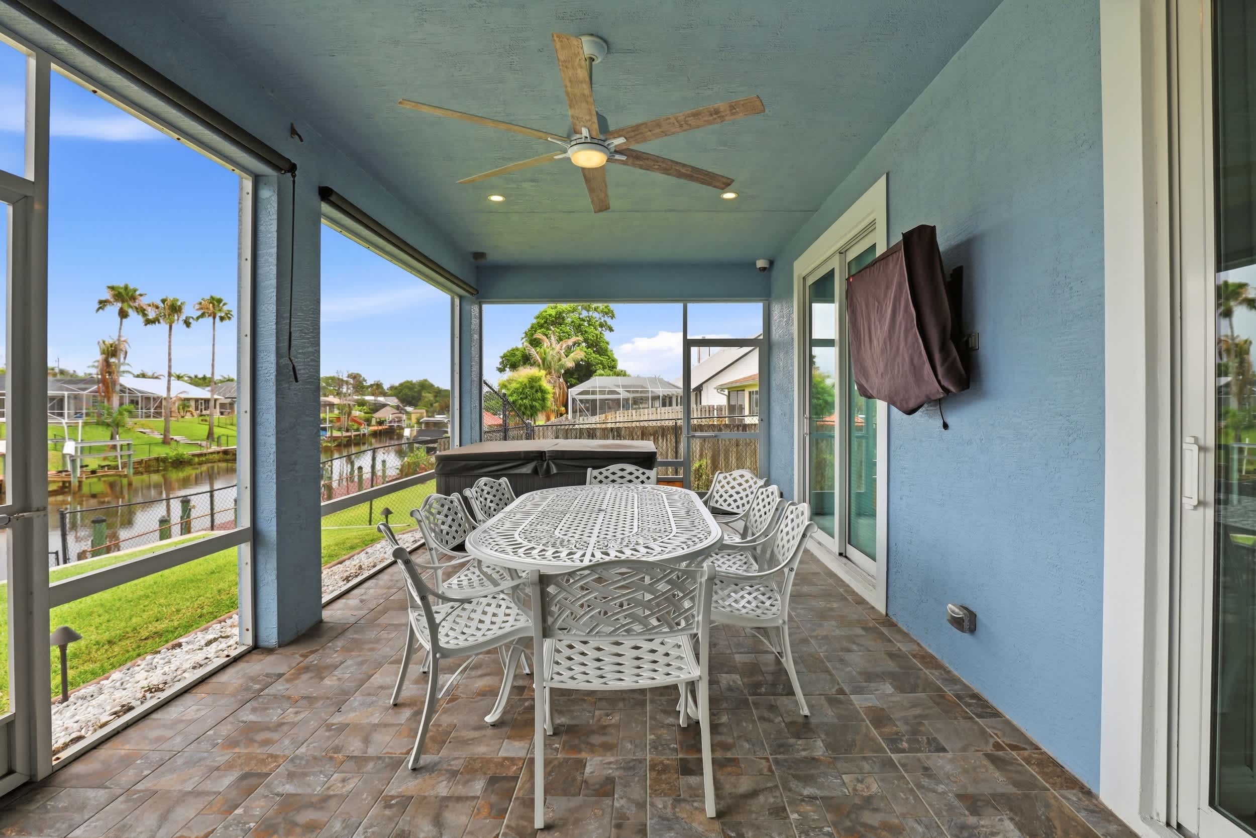 Waterfront Home Dock Boat Lift Close to Beach | Photo 34